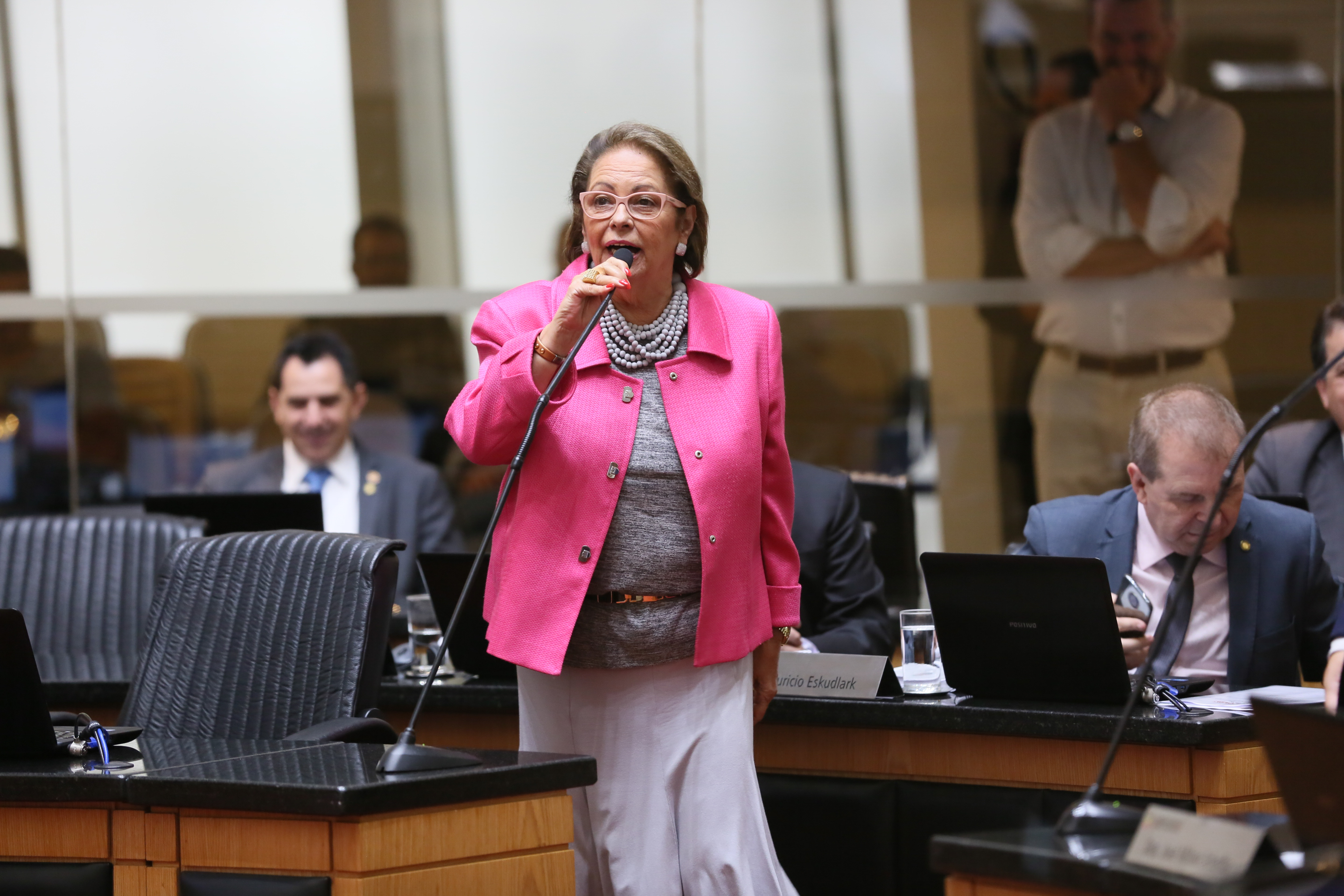 Deputado Jesse Lopes Homenageia as Policiais Militares que Trabalham na Alesc.