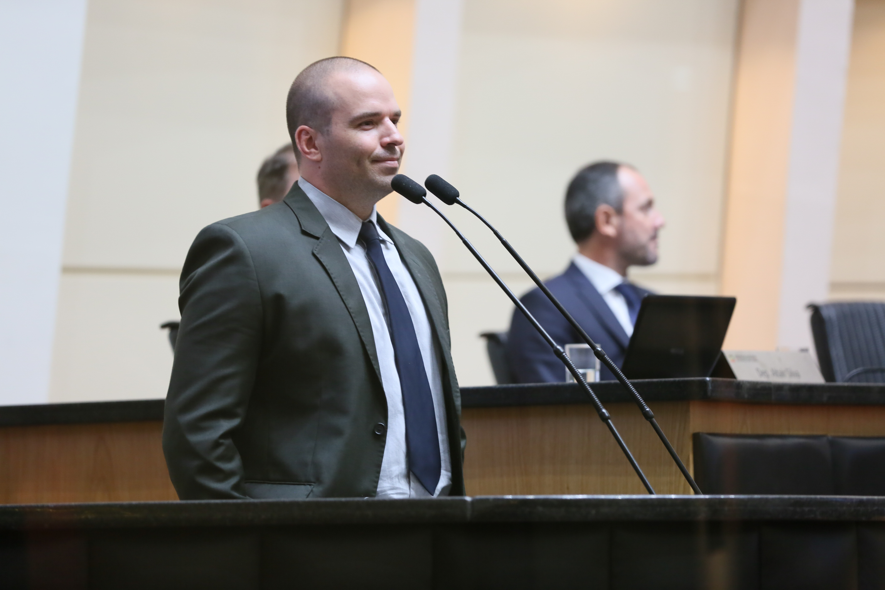Deputado Jesse Lopes Homenageia as Policiais Militares que Trabalham na Alesc.