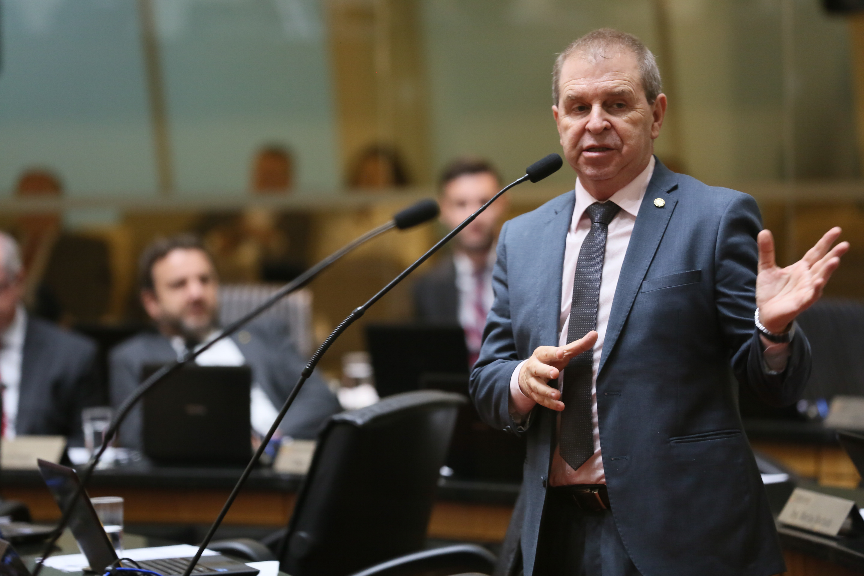 Deputado Jesse Lopes Homenageia as Policiais Militares que Trabalham na Alesc.