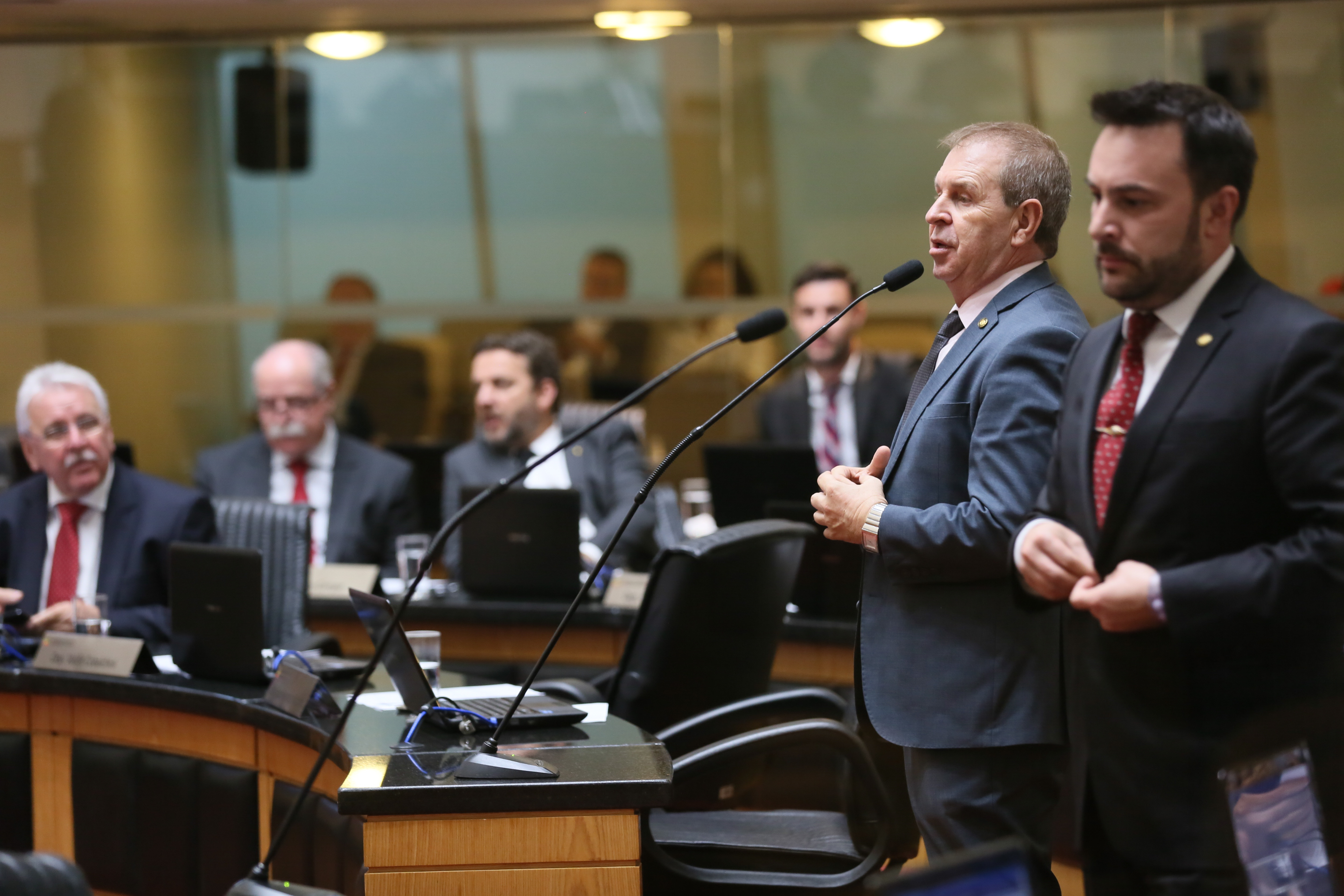 Deputado Jesse Lopes Homenageia as Policiais Militares que Trabalham na Alesc.