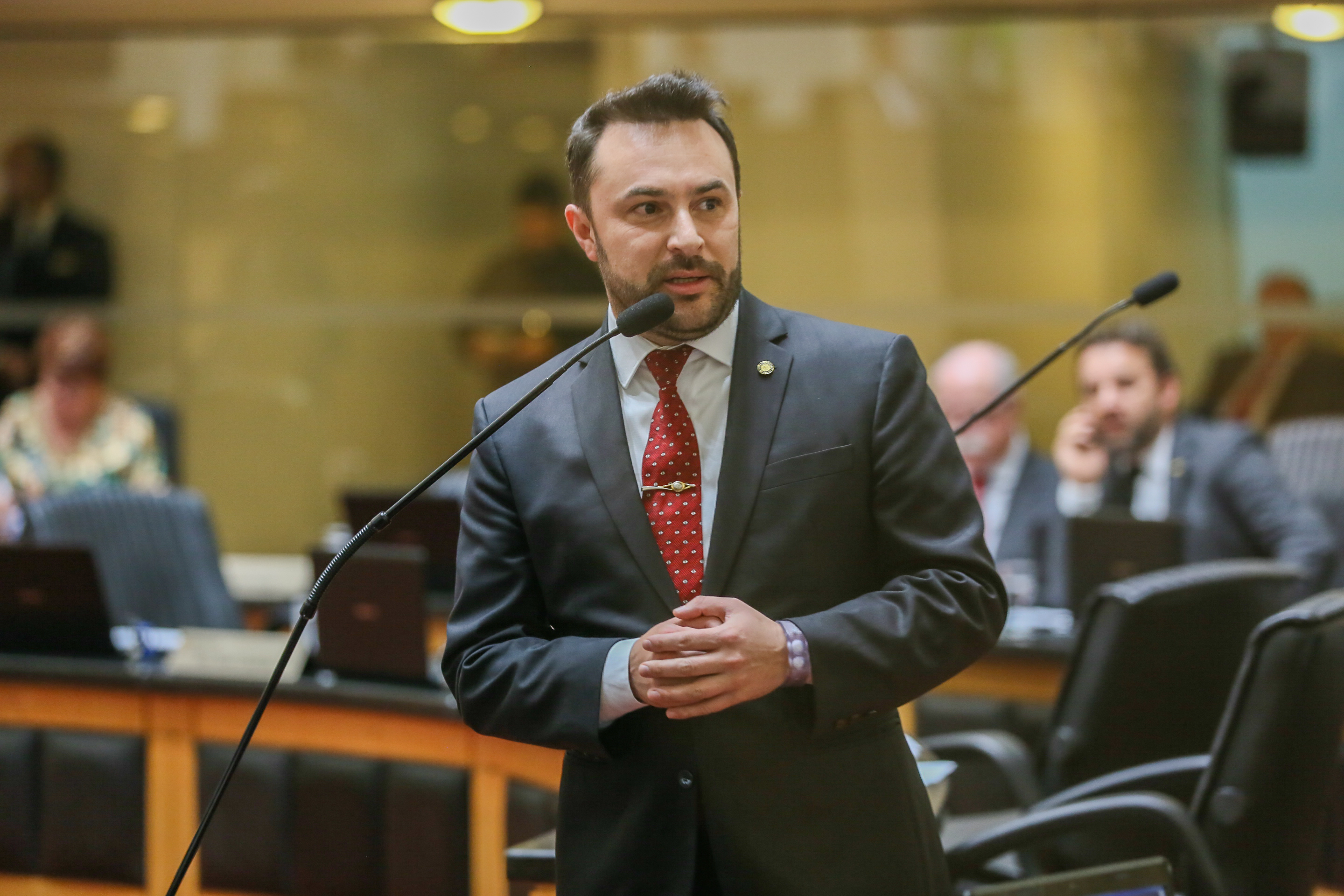 Deputado Jesse Lopes Homenageia as Policiais Militares que Trabalham na Alesc.