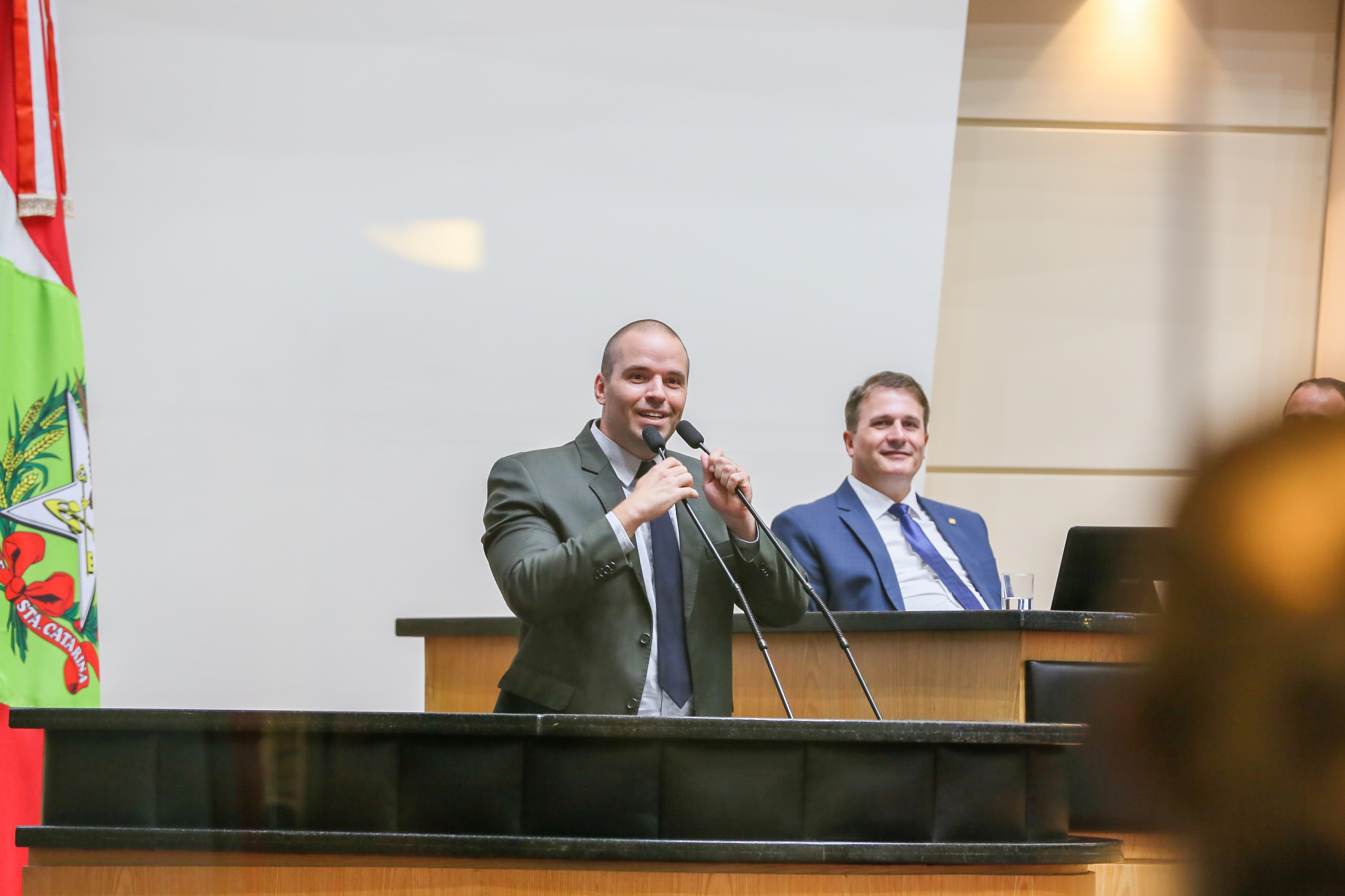 Deputado Jesse Lopes Homenageia as Policiais Militares que Trabalham na Alesc.