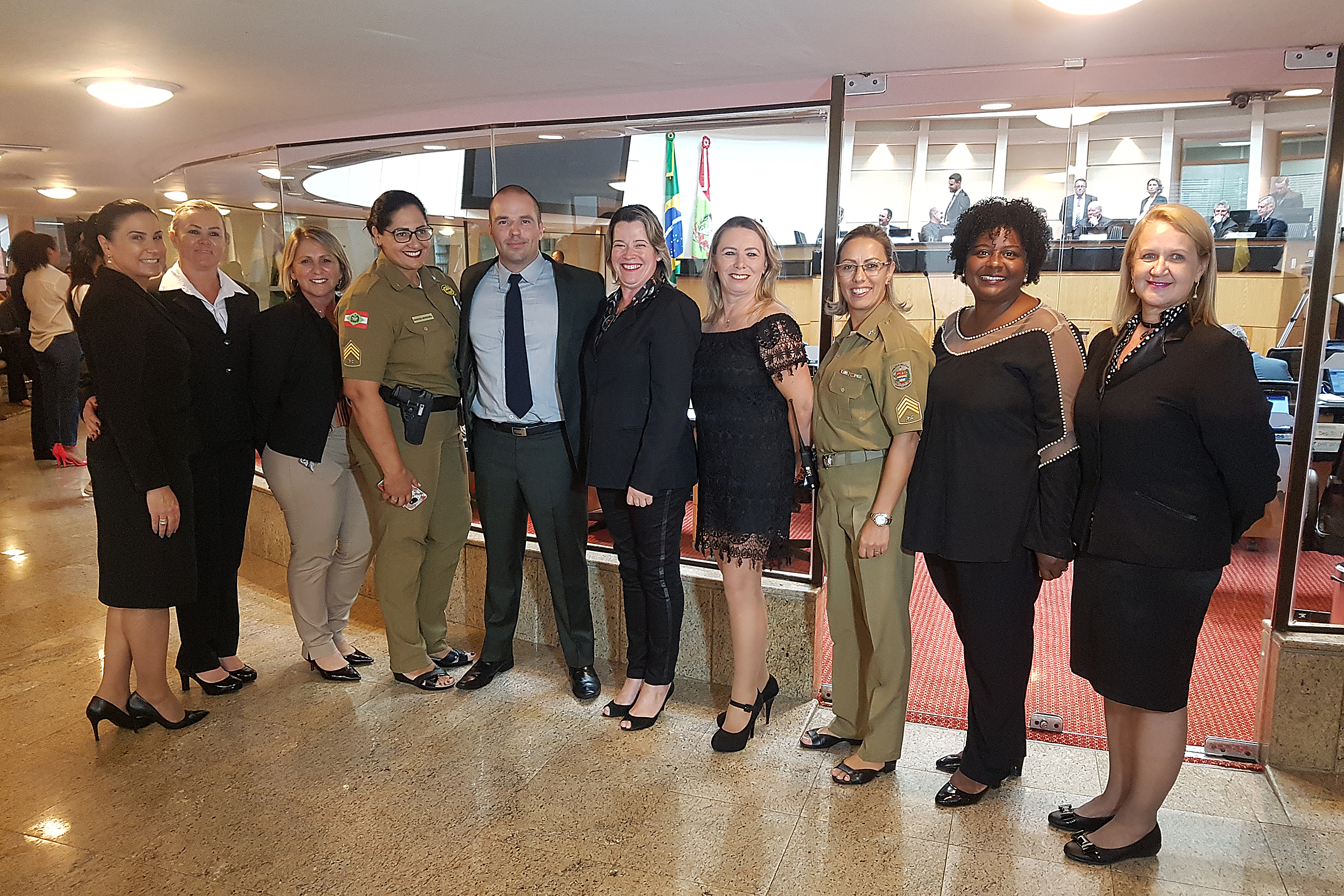 Deputado Jesse Lopes Homenageia as Policiais Militares que Trabalham na Alesc.