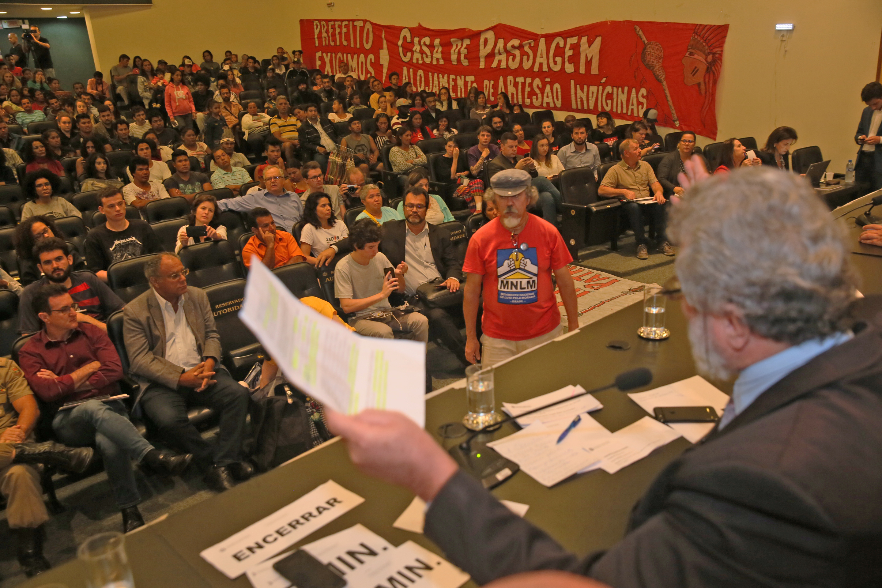 A segurança e sua relação com a população de periferia, movimentos sociais e culturais da Grande Florianópolis.