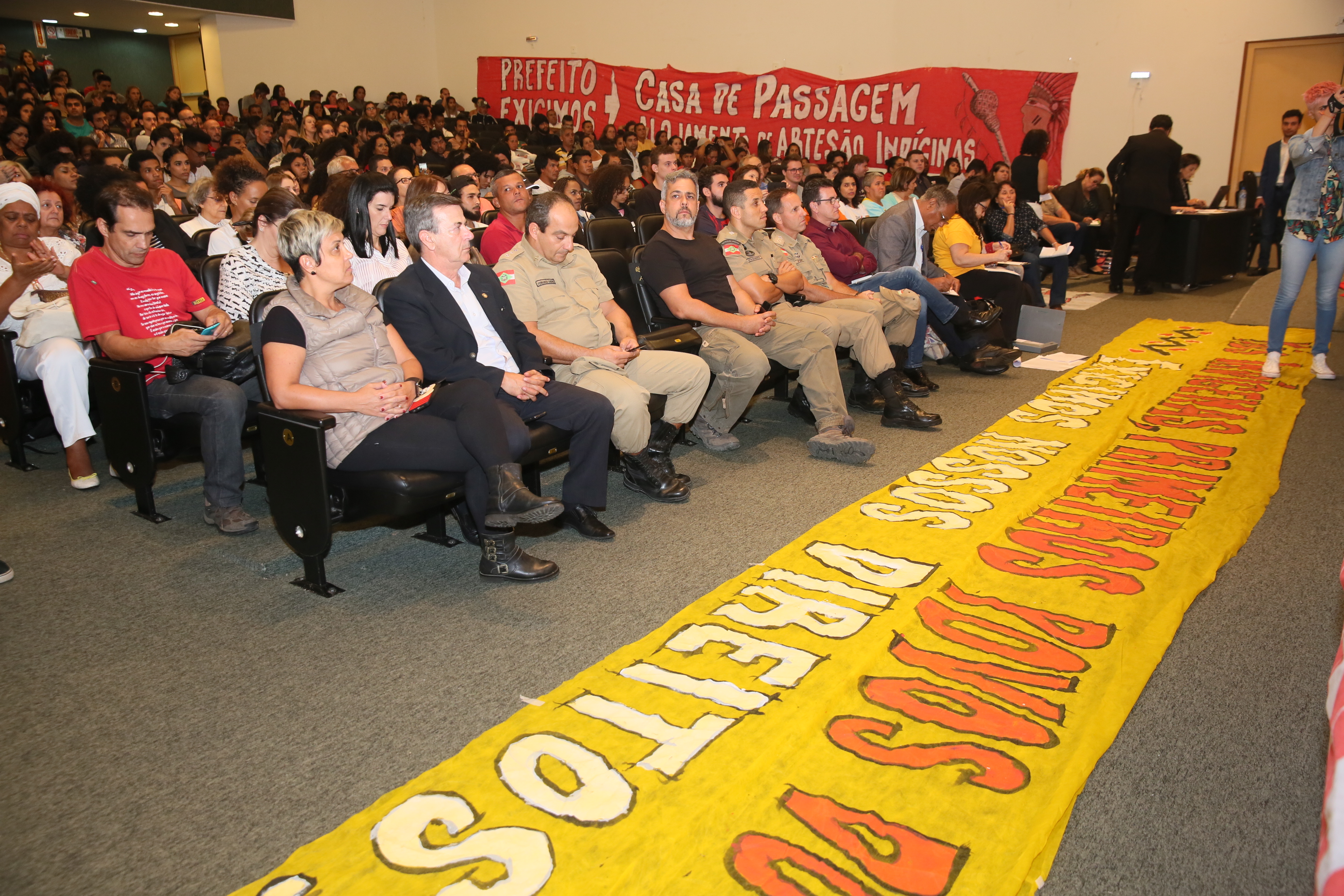 A segurança e sua relação com a população de periferia, movimentos sociais e culturais da Grande Florianópolis.
