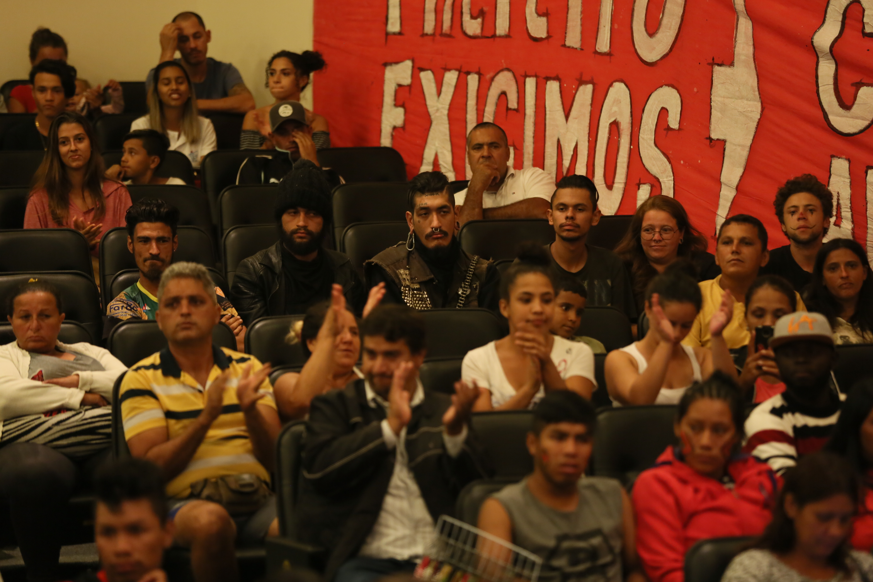 A segurança e sua relação com a população de periferia, movimentos sociais e culturais da Grande Florianópolis.