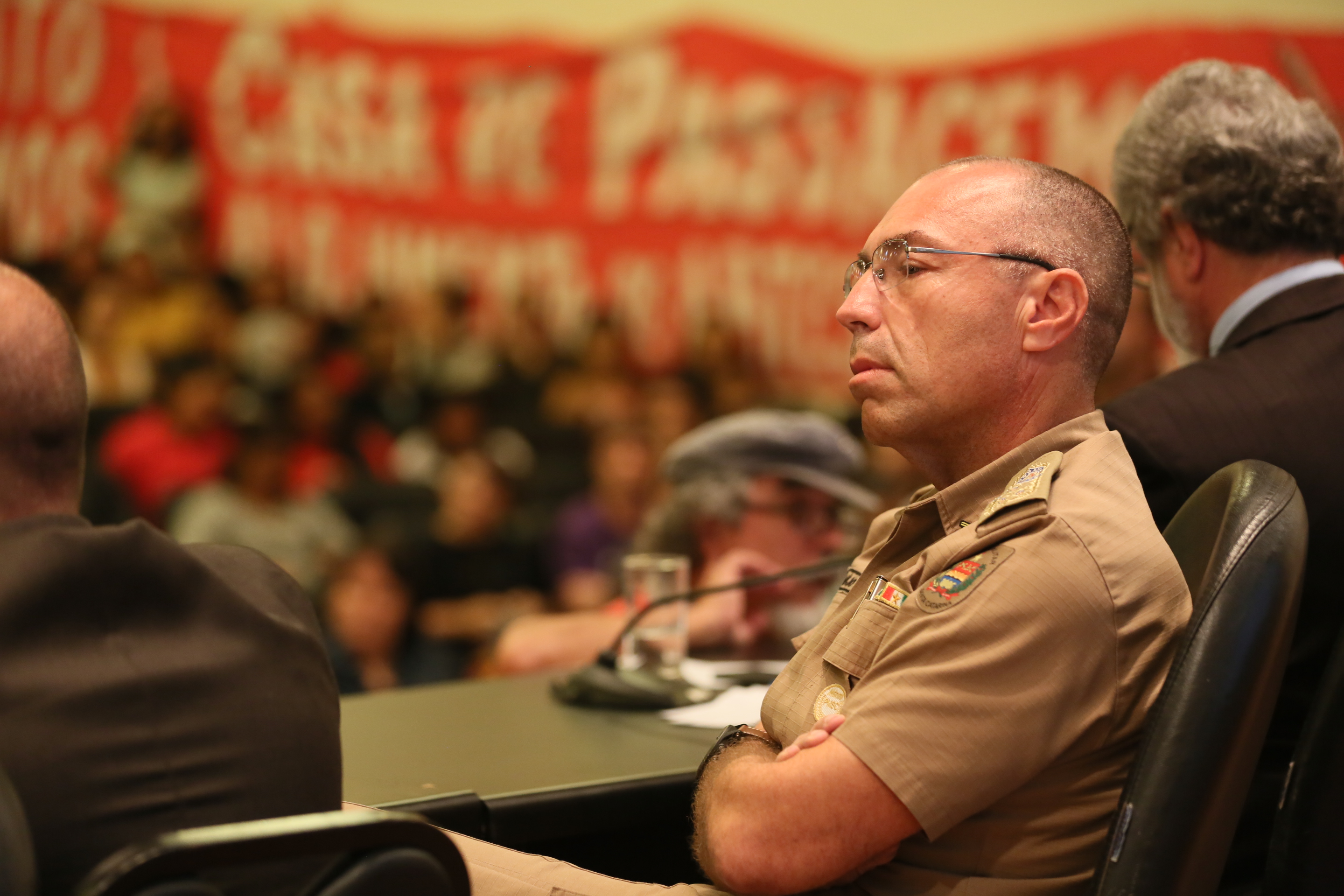 A segurança e sua relação com a população de periferia, movimentos sociais e culturais da Grande Florianópolis.