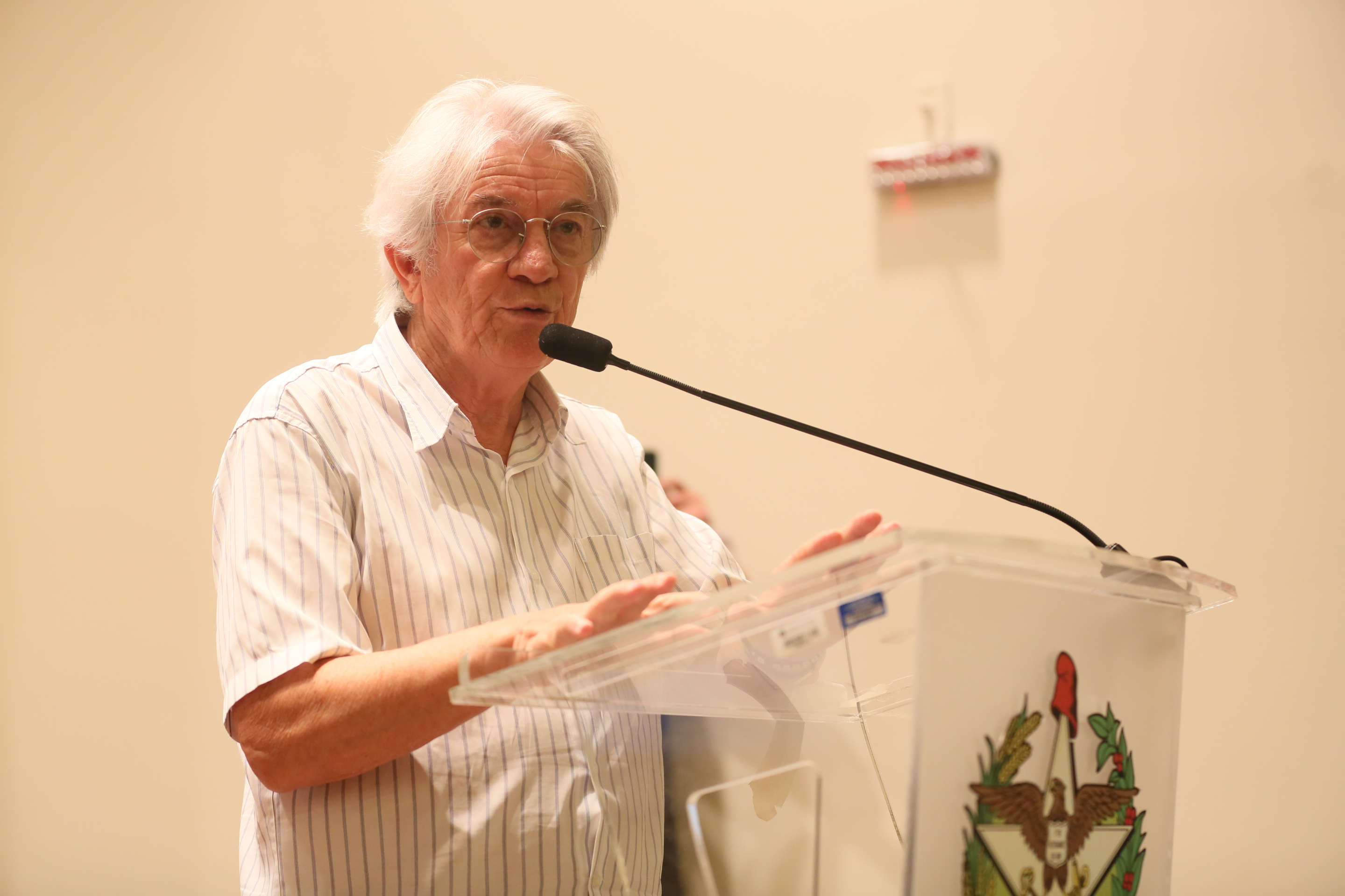 A segurança e sua relação com a população de periferia, movimentos sociais e culturais da Grande Florianópolis.