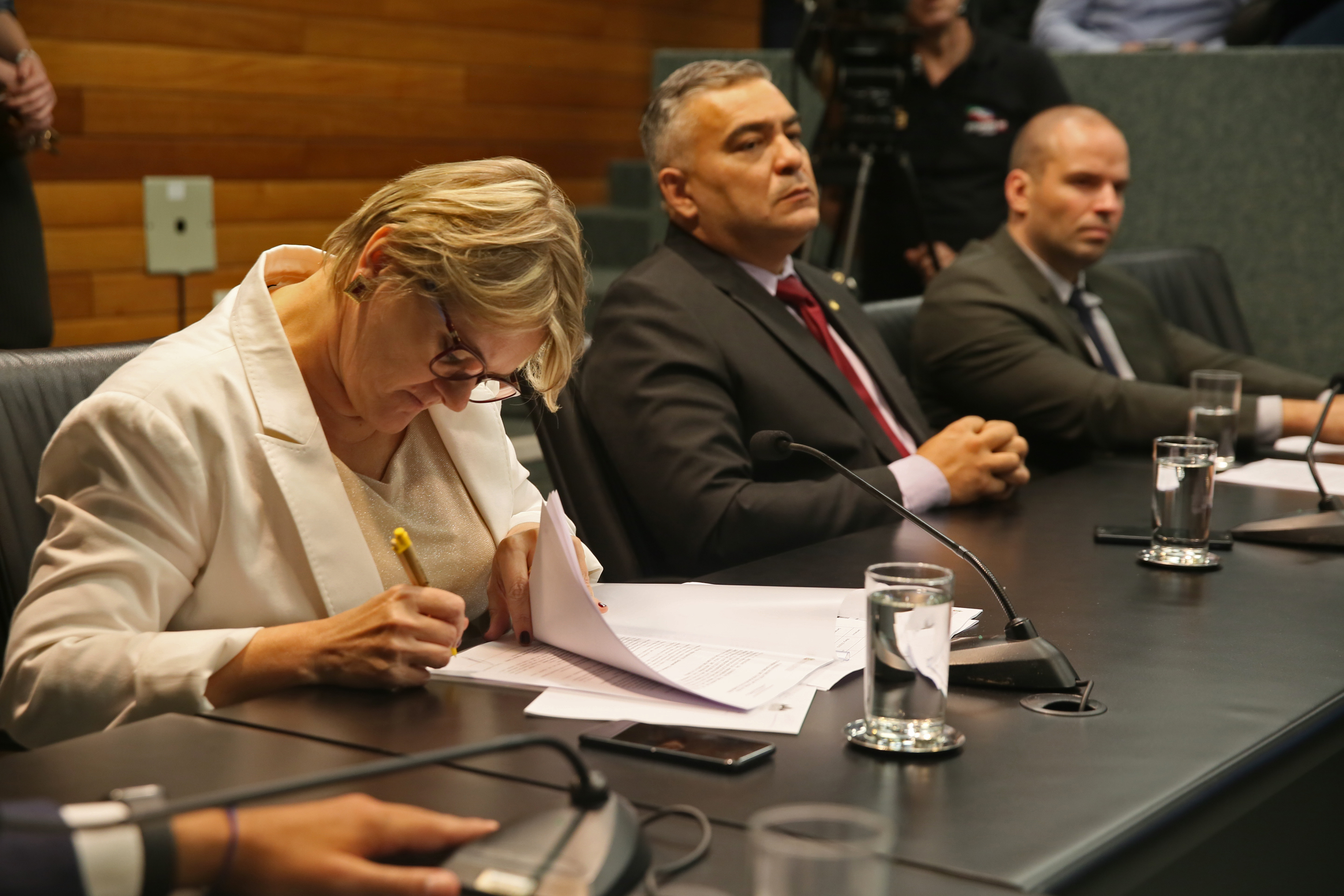 Reunião define acesso ao histórico dos contratos de restauração da Ponte.