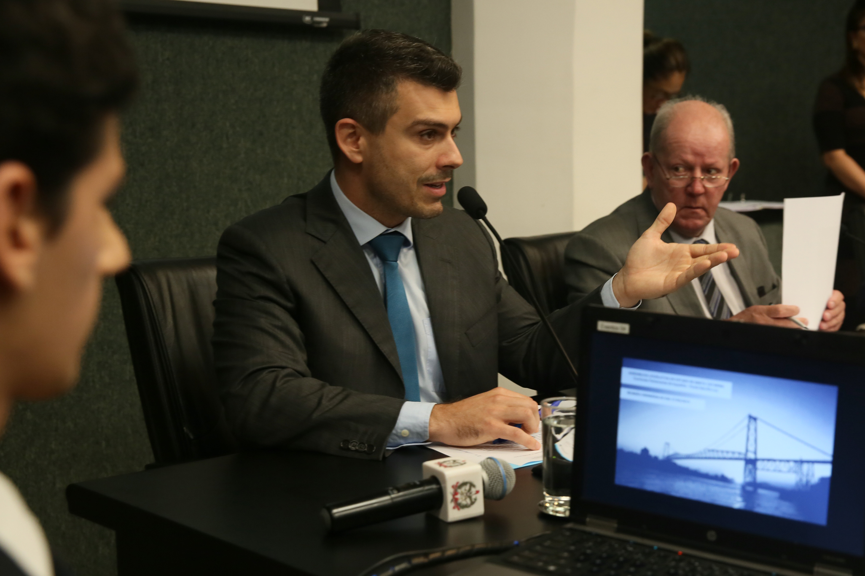 Reunião define acesso ao histórico dos contratos de restauração da Ponte.