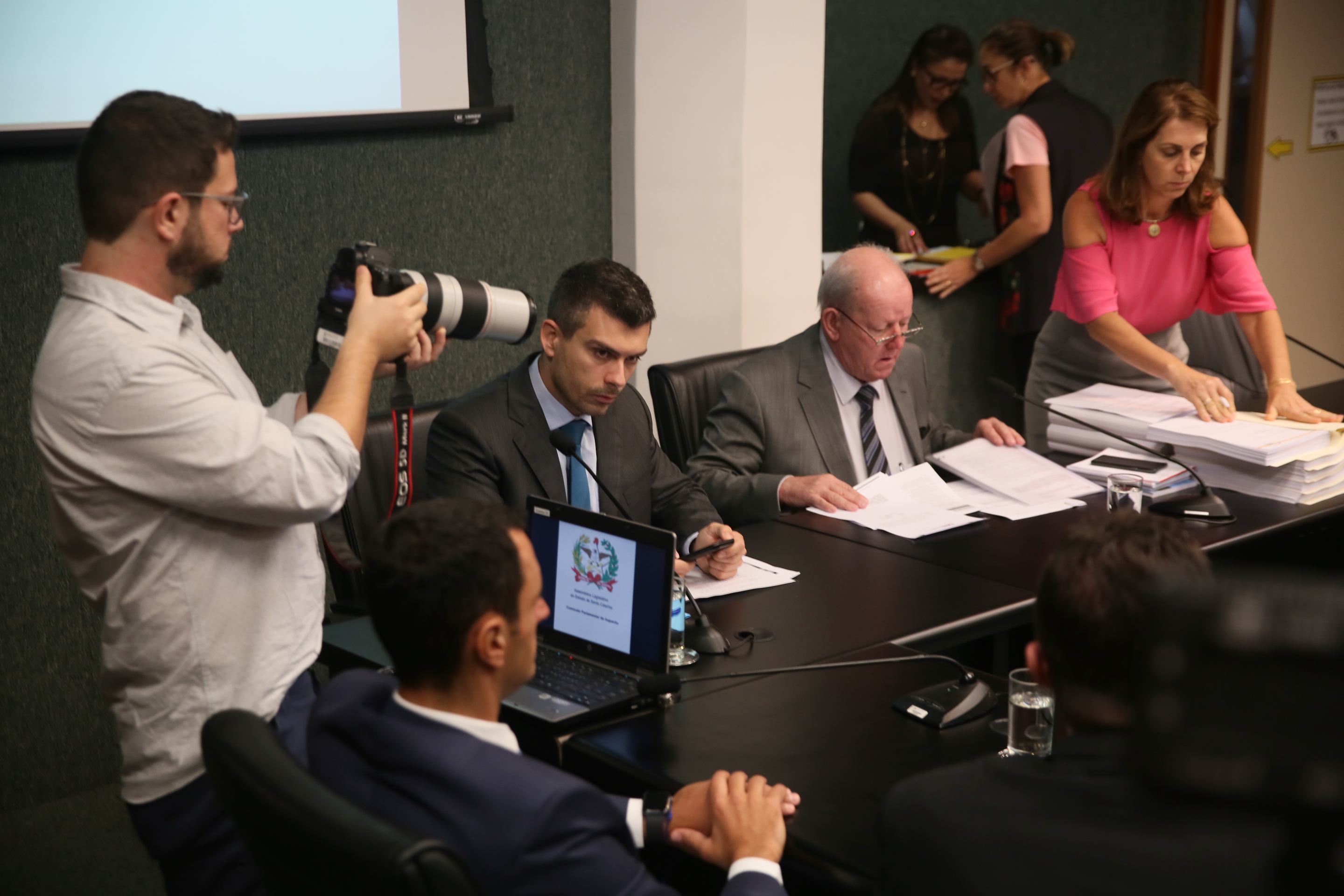 Reunião define acesso ao histórico dos contratos de restauração da Ponte.