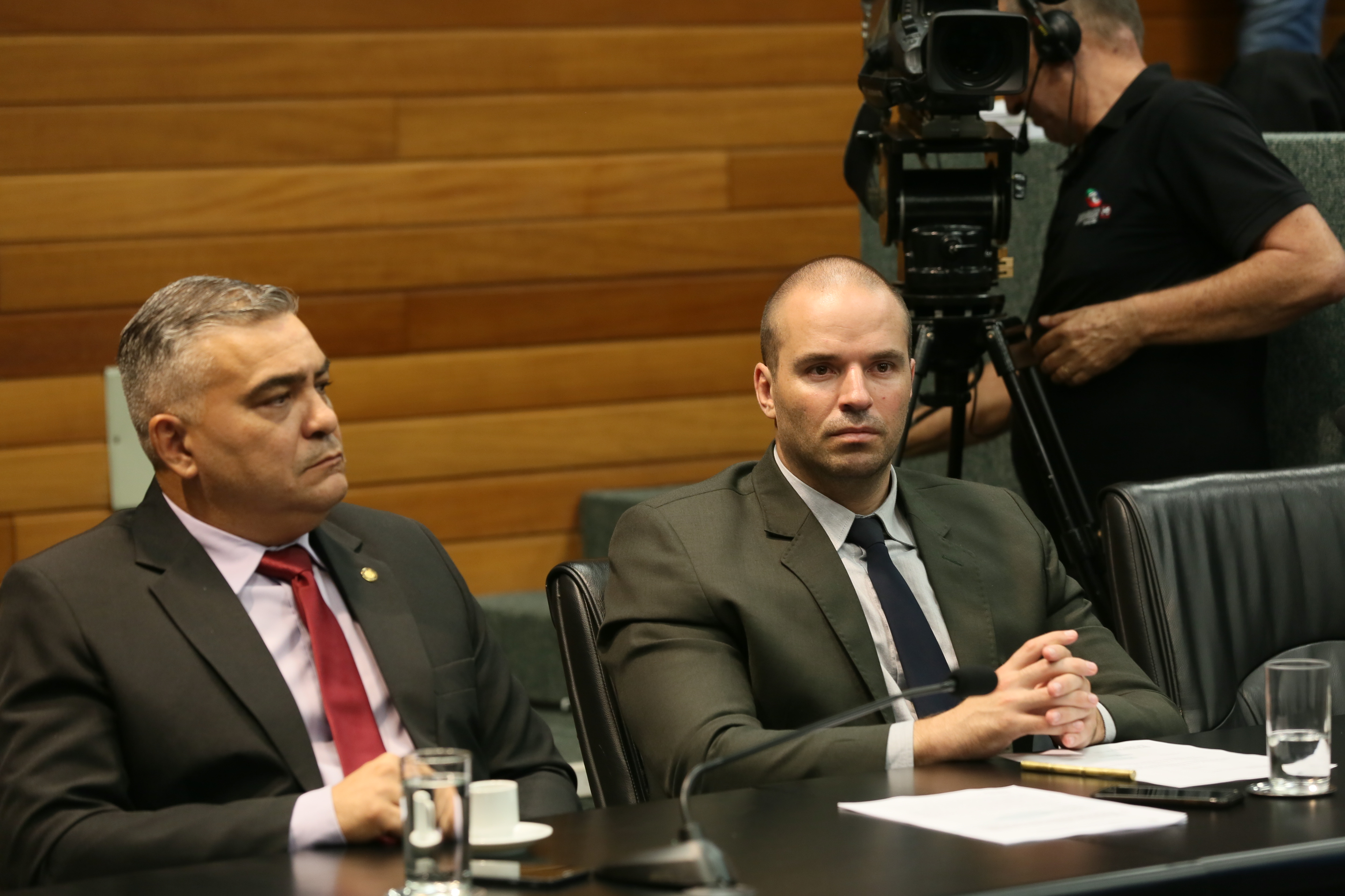 Reunião define acesso ao histórico dos contratos de restauração da Ponte.