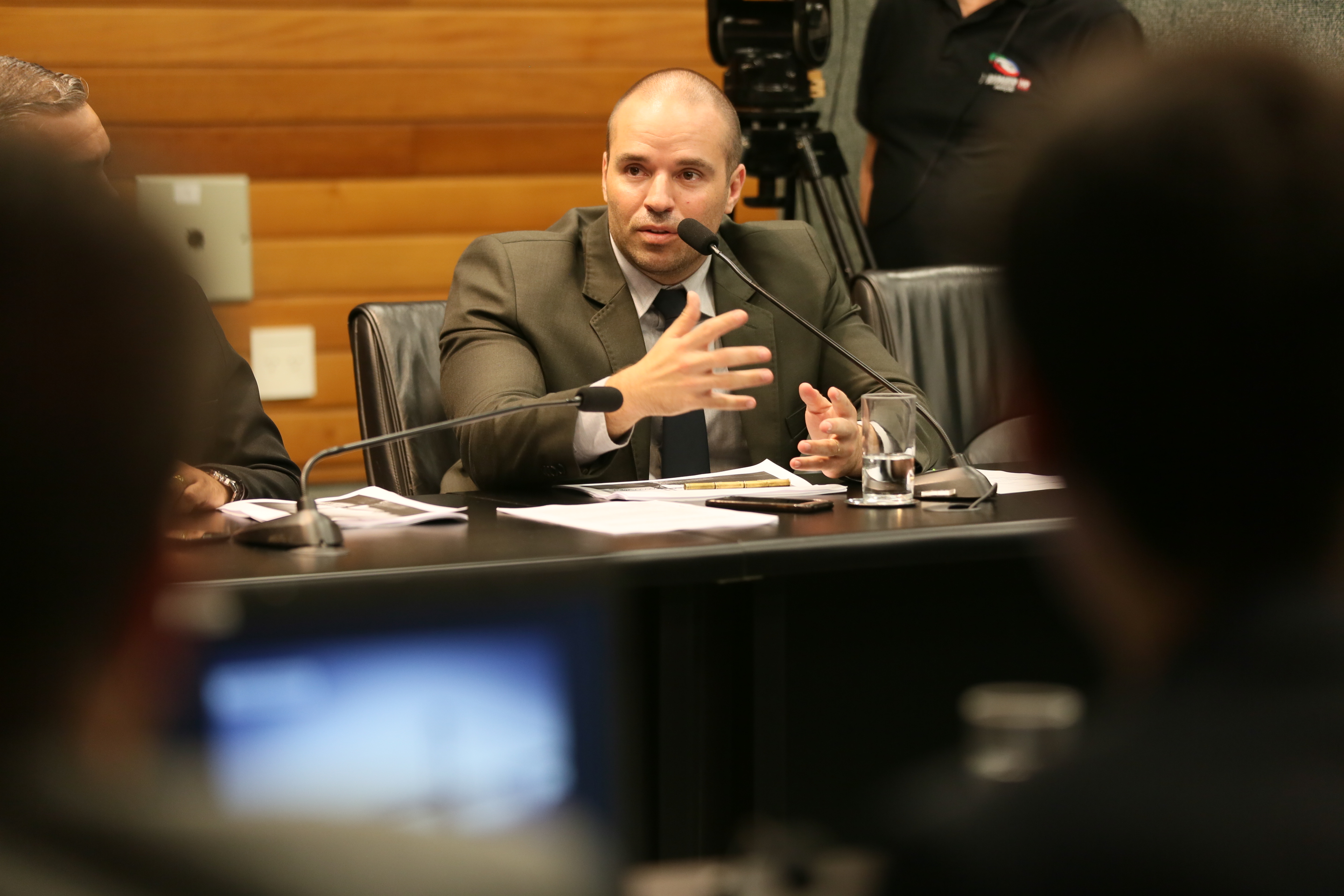 Reunião define acesso ao histórico dos contratos de restauração da Ponte.