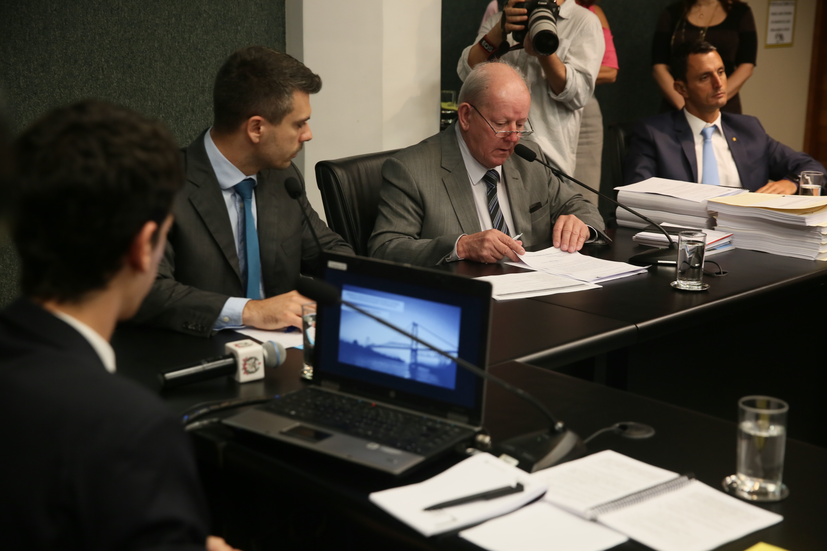 Reunião define acesso ao histórico dos contratos de restauração da Ponte.