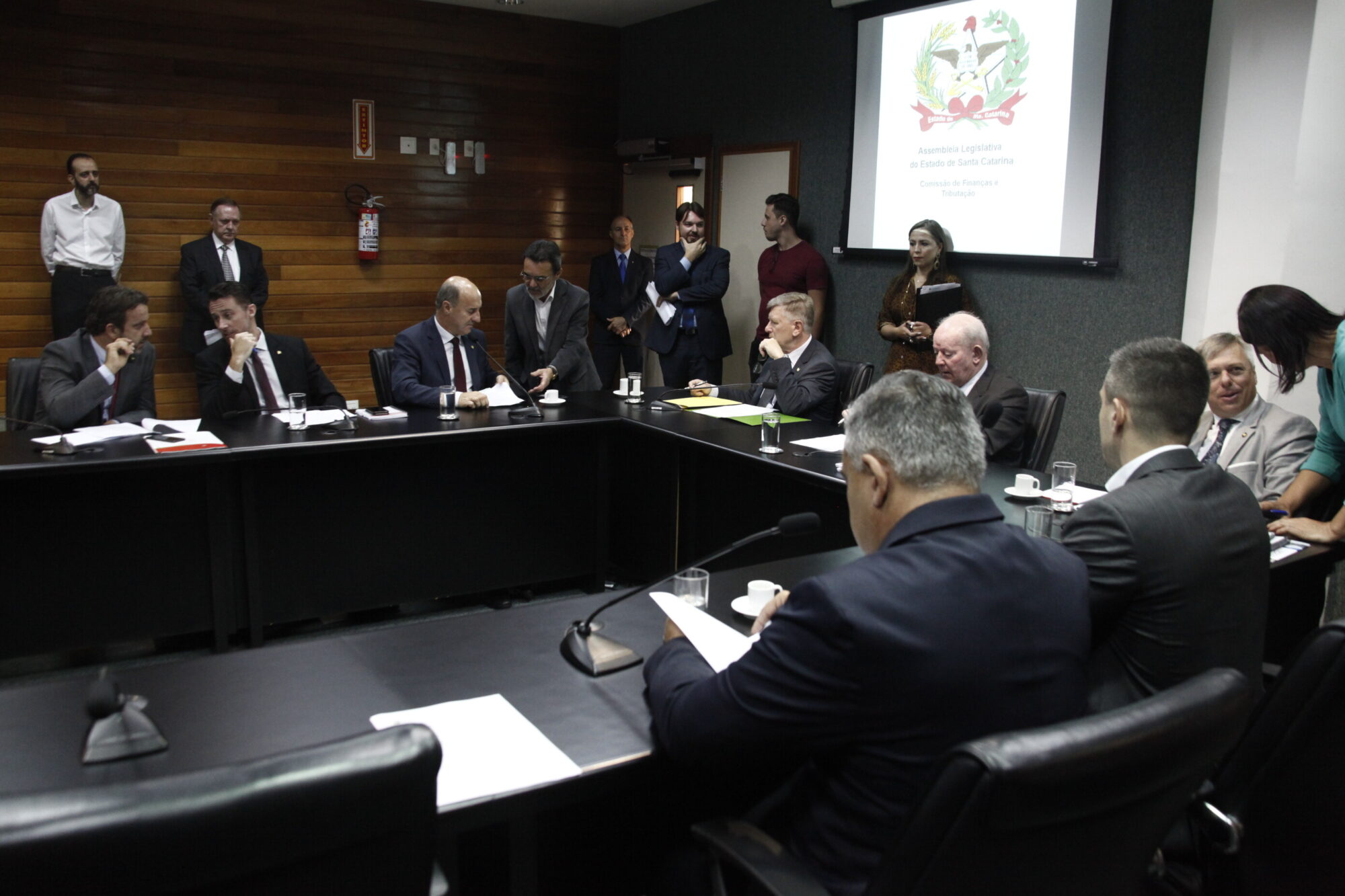 Finanças aprova parecer a PL que reinstitui benefícios fiscais