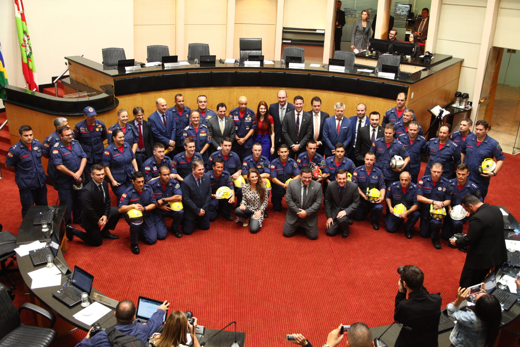 Alesc presta homenagem aos bombeiros de SC que atuaram em Brumadinho