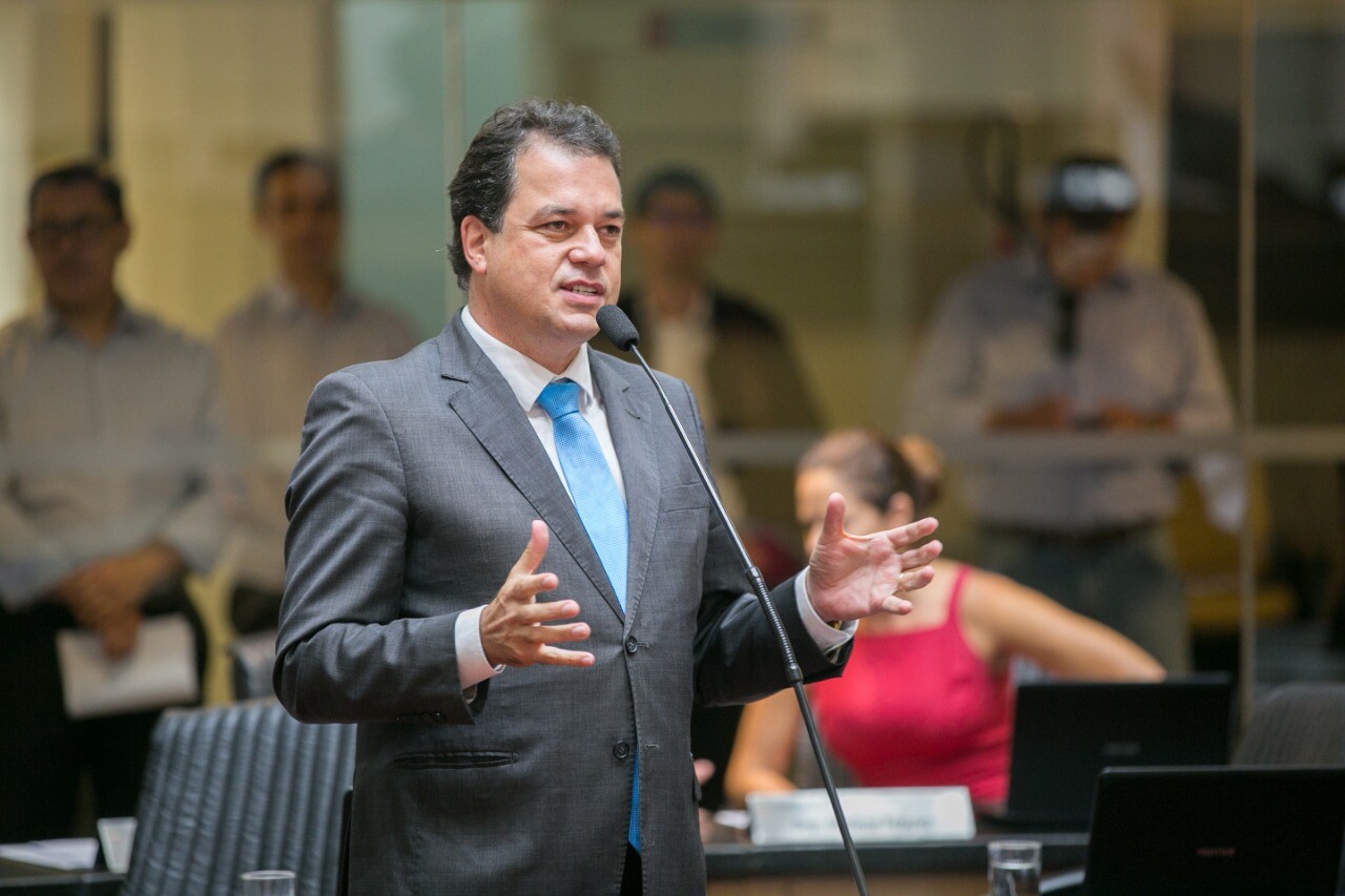 Minotto quer que praças de pedágio recebam com cartão de débito e crédito