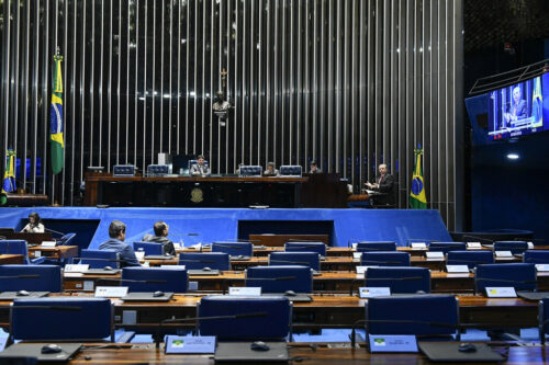 Câmara dos Deputados e Senado têm cenários opostos