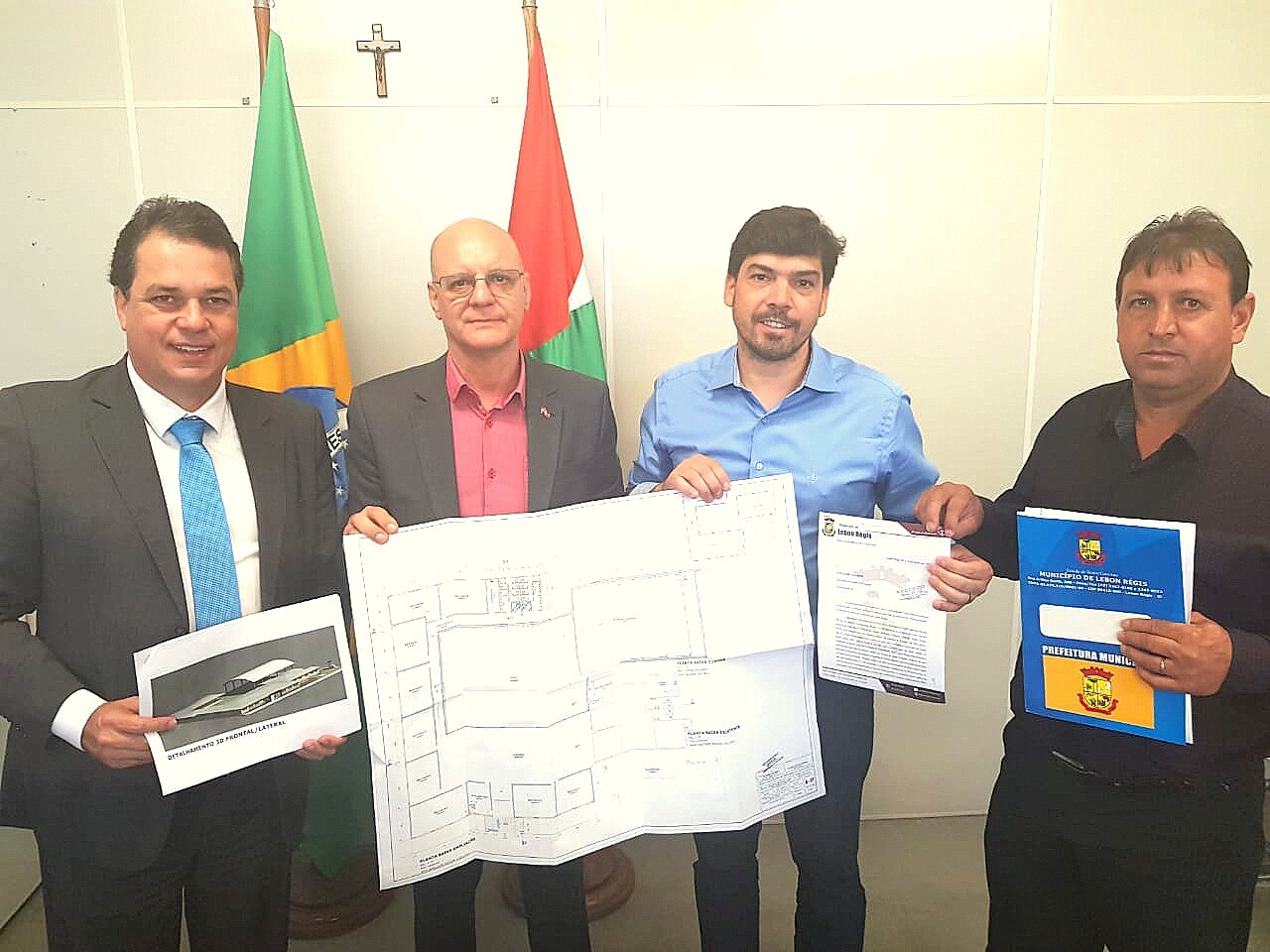 Secretário recebe projeto para ampliação da Escola Princesa Izabel