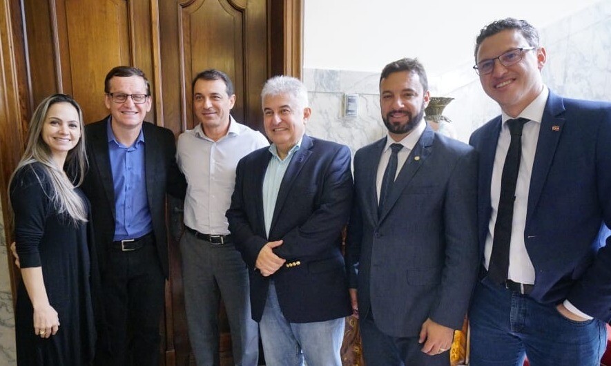 Deputado Miotto e esposa Patricia, governador Moisés, ministro Pontes, deputado federal Daniel Freitas e o secretário Lucas Esmeraldino