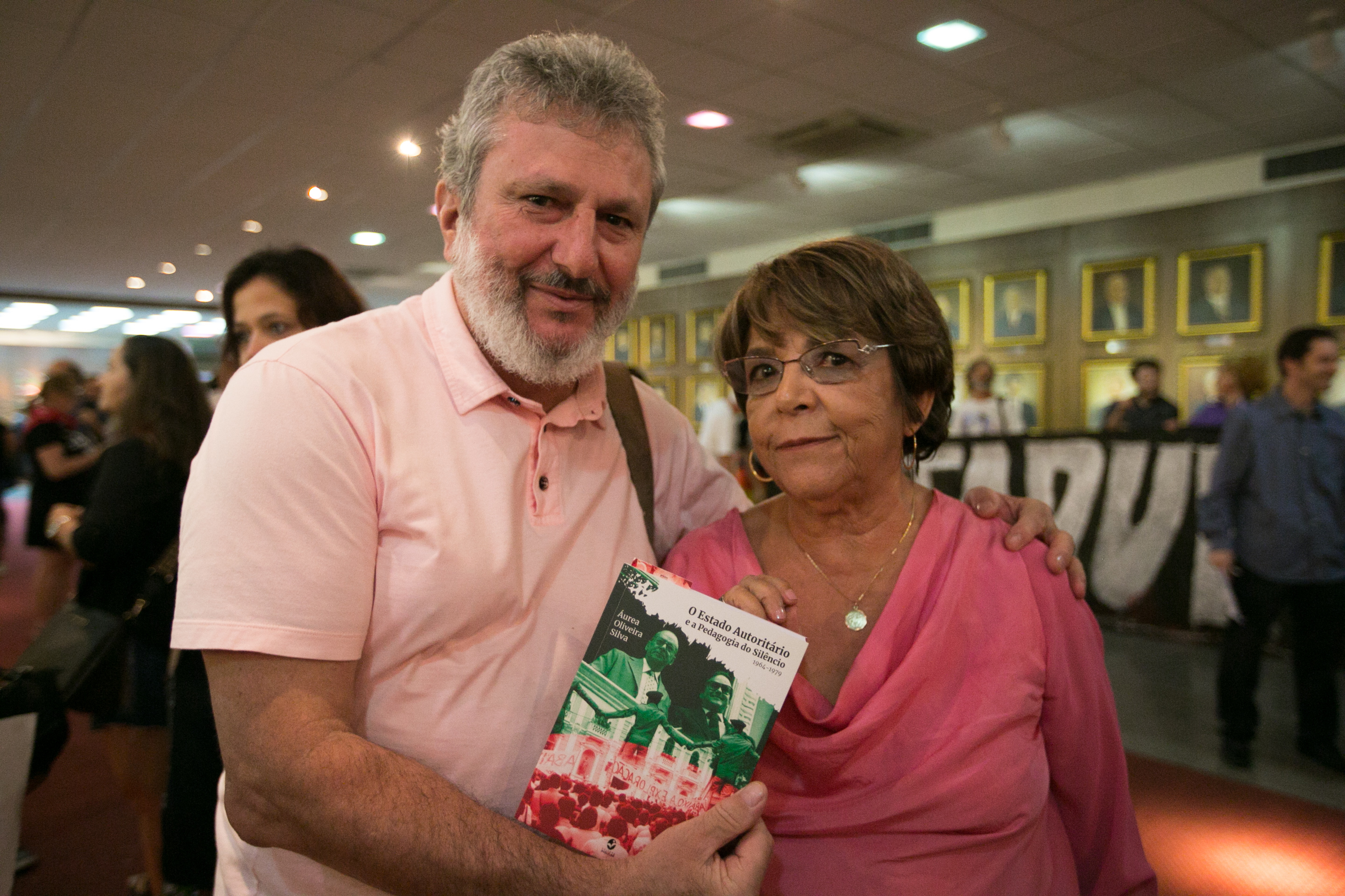Autora Áurea Oliveira Silva e deputado Padre Pedro Baldissera (PT)