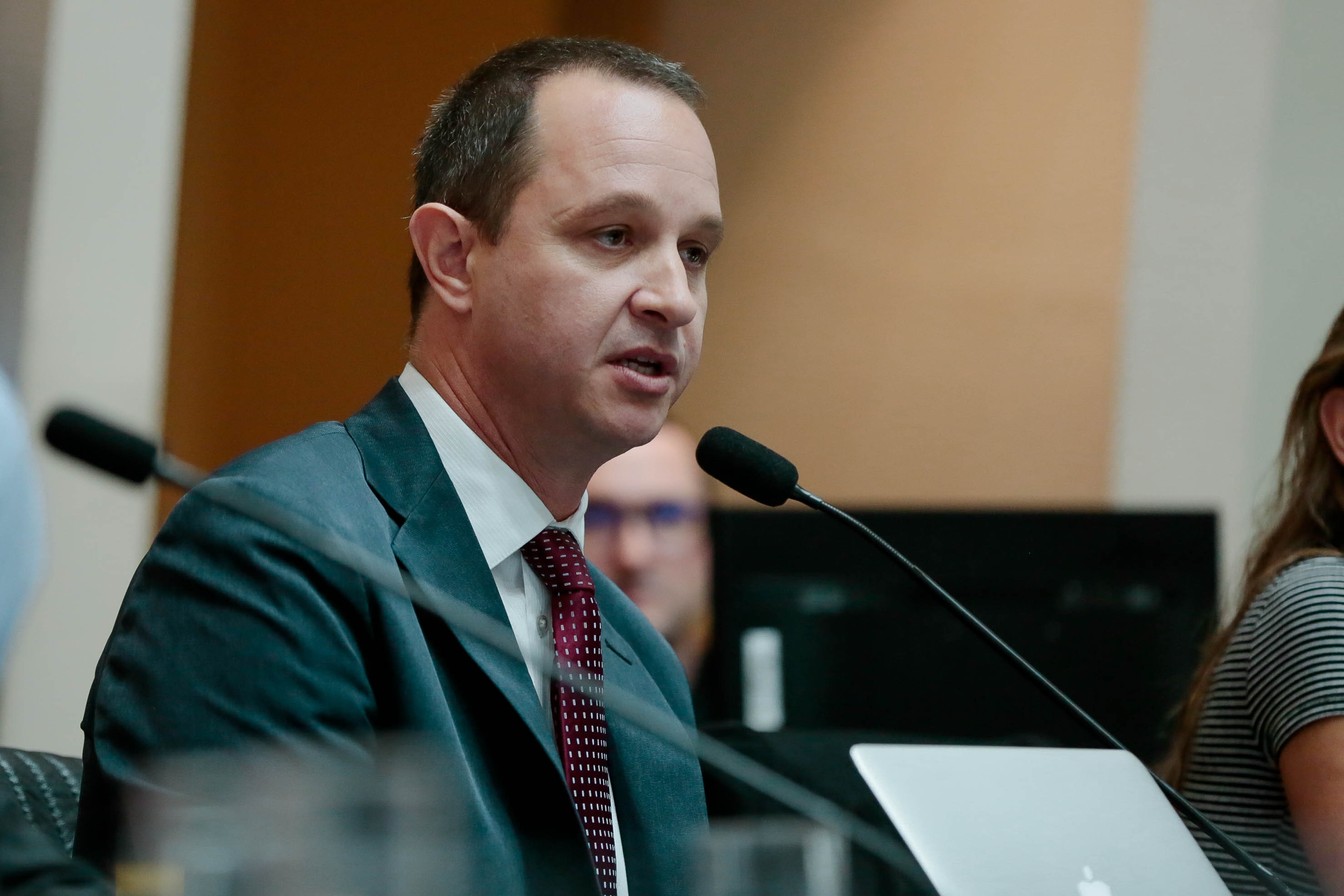 Secretário de Administração do Governo, Jorge Eduardo Tasca