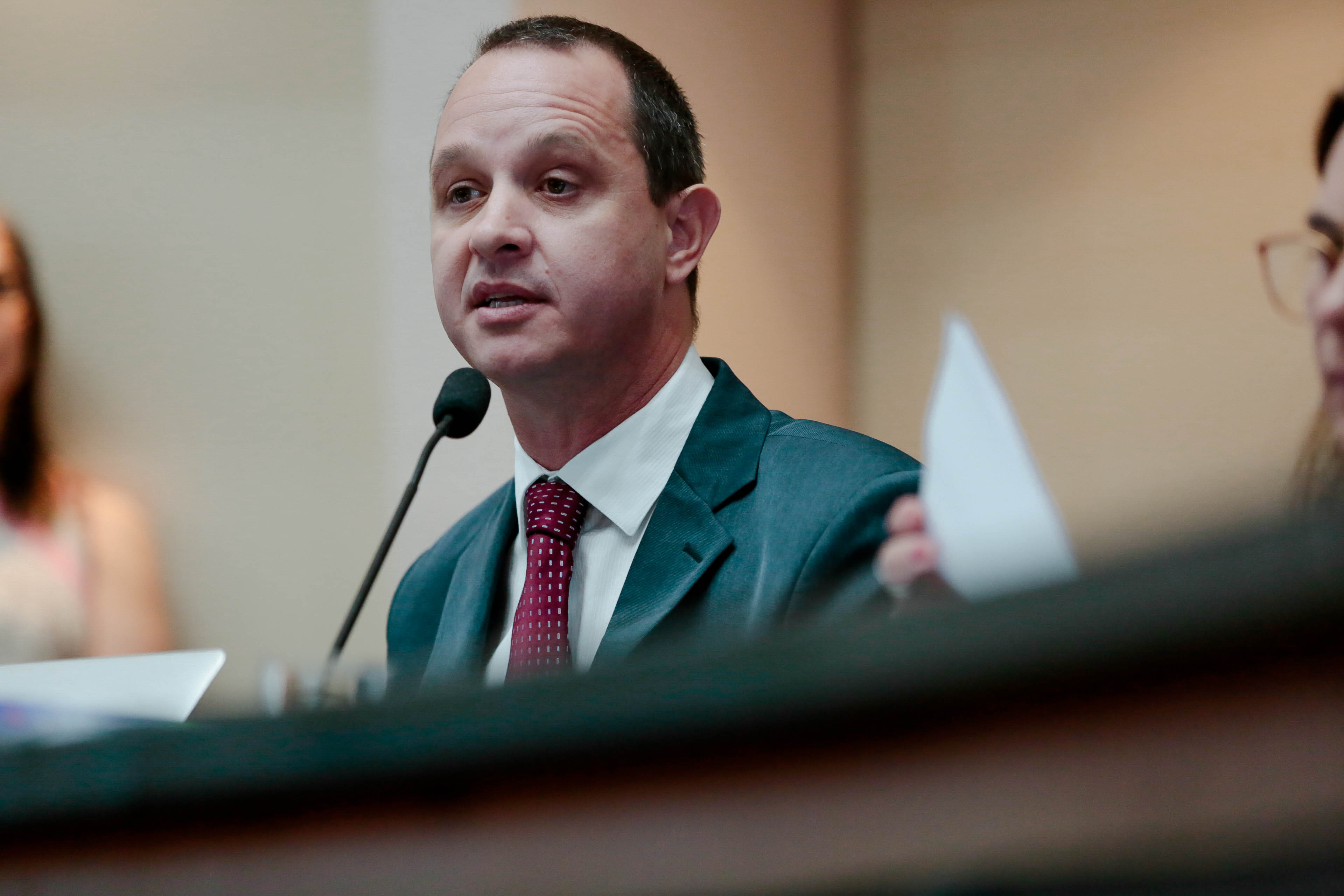 Secretário de Administração do Governo, Jorge Eduardo Tasca