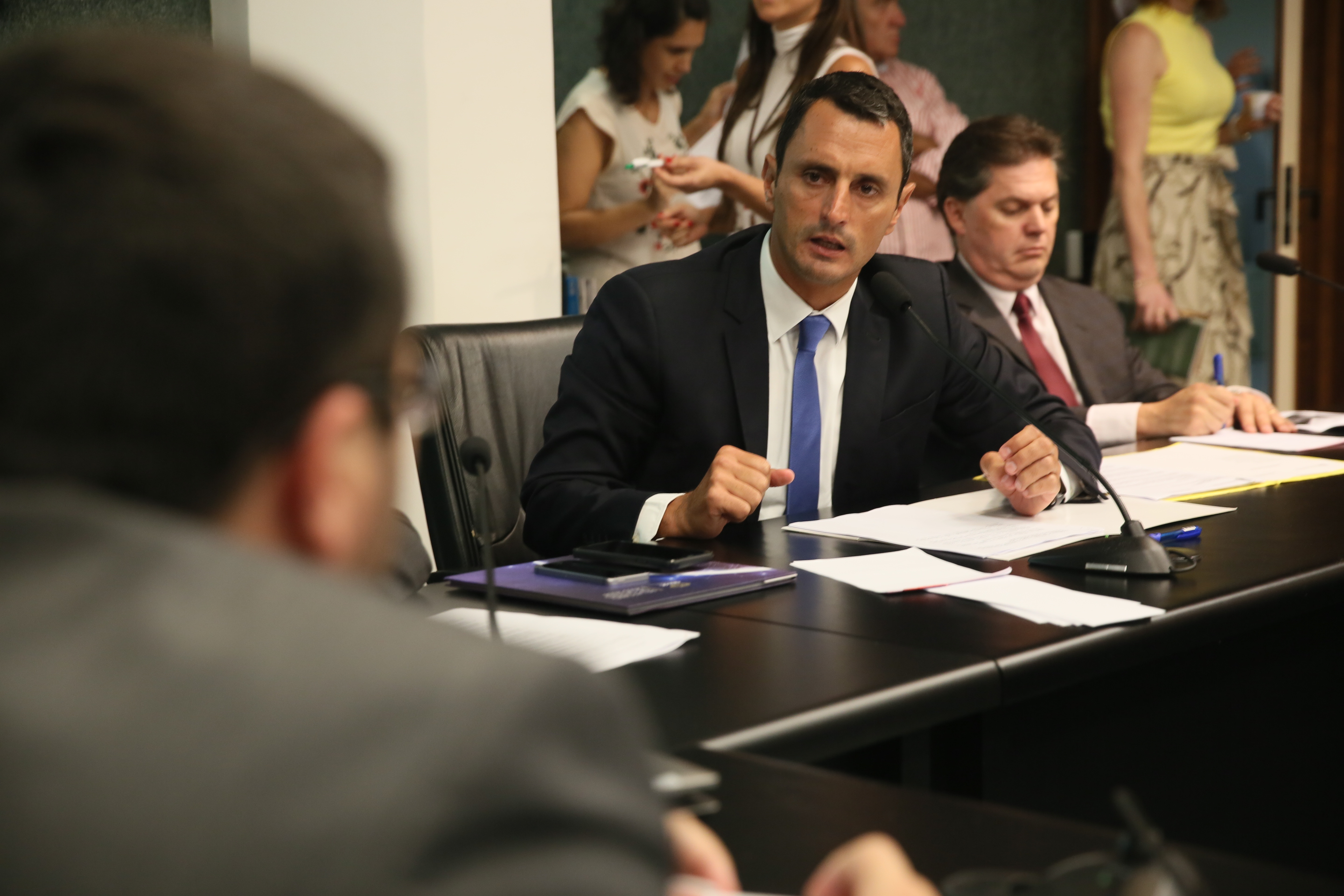 Deputados da Comissão de Transportes e Desenvolvimento Urbano recebem o Secretário de Estado da Infraestrutura Carlos Hassler para tratar da situação das pontes de acesso à ilha.