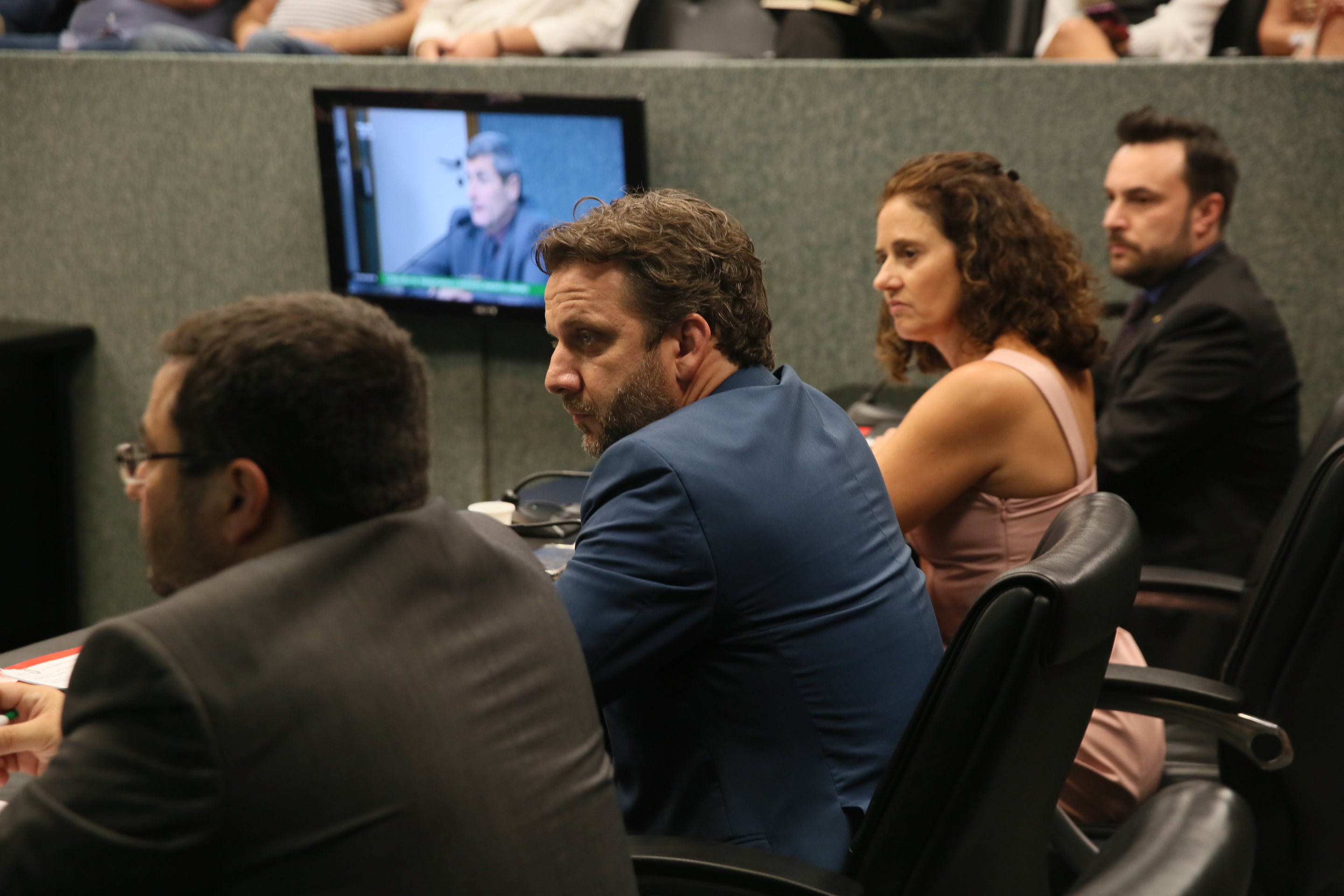 Deputados da Comissão de Transportes e Desenvolvimento Urbano recebem o Secretário de Estado da Infraestrutura Carlos Hassler para tratar da situação das pontes de acesso à ilha.