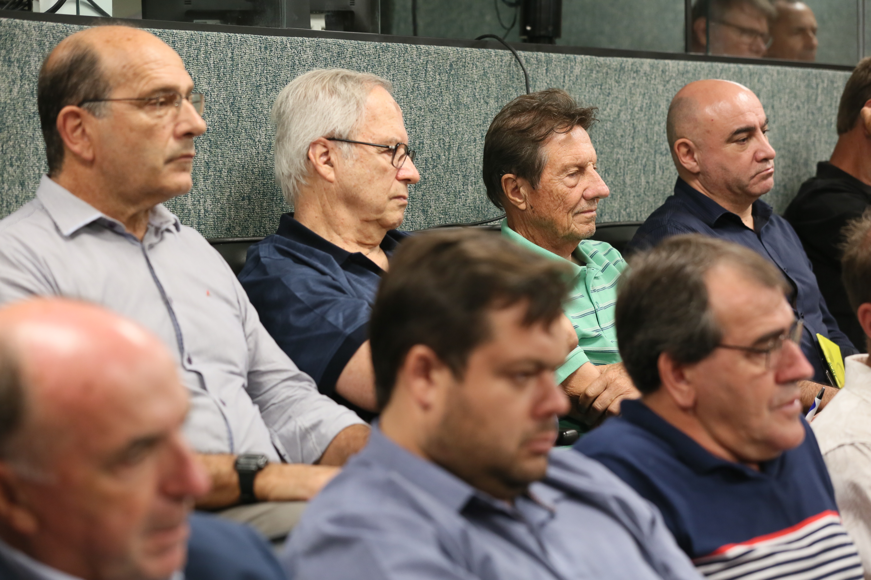 Deputados da Comissão de Transportes e Desenvolvimento Urbano recebem o Secretário de Estado da Infraestrutura Carlos Hassler para tratar da situação das pontes de acesso à ilha.