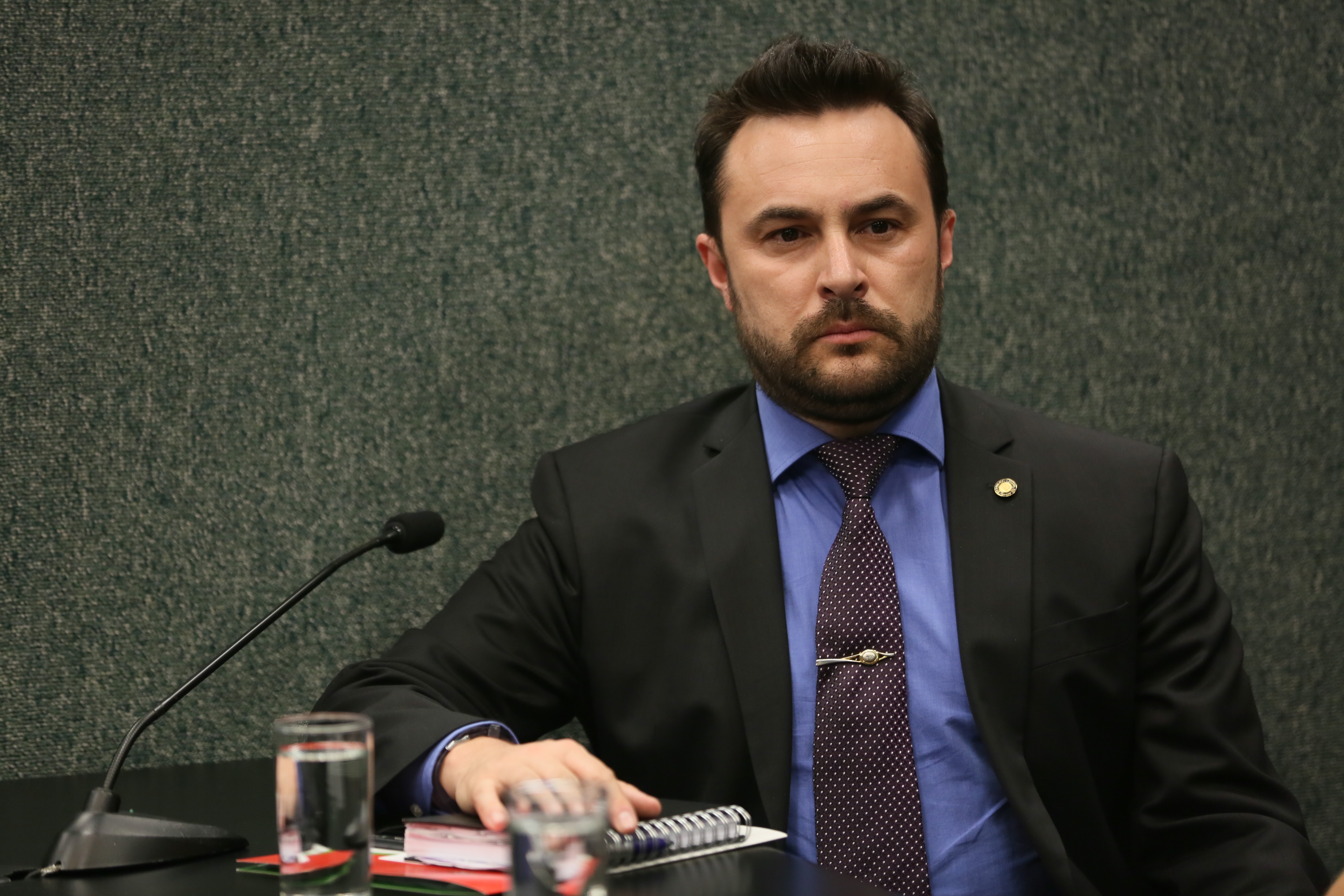 Deputados da Comissão de Transportes e Desenvolvimento Urbano recebem o Secretário de Estado da Infraestrutura Carlos Hassler para tratar da situação das pontes de acesso à ilha.