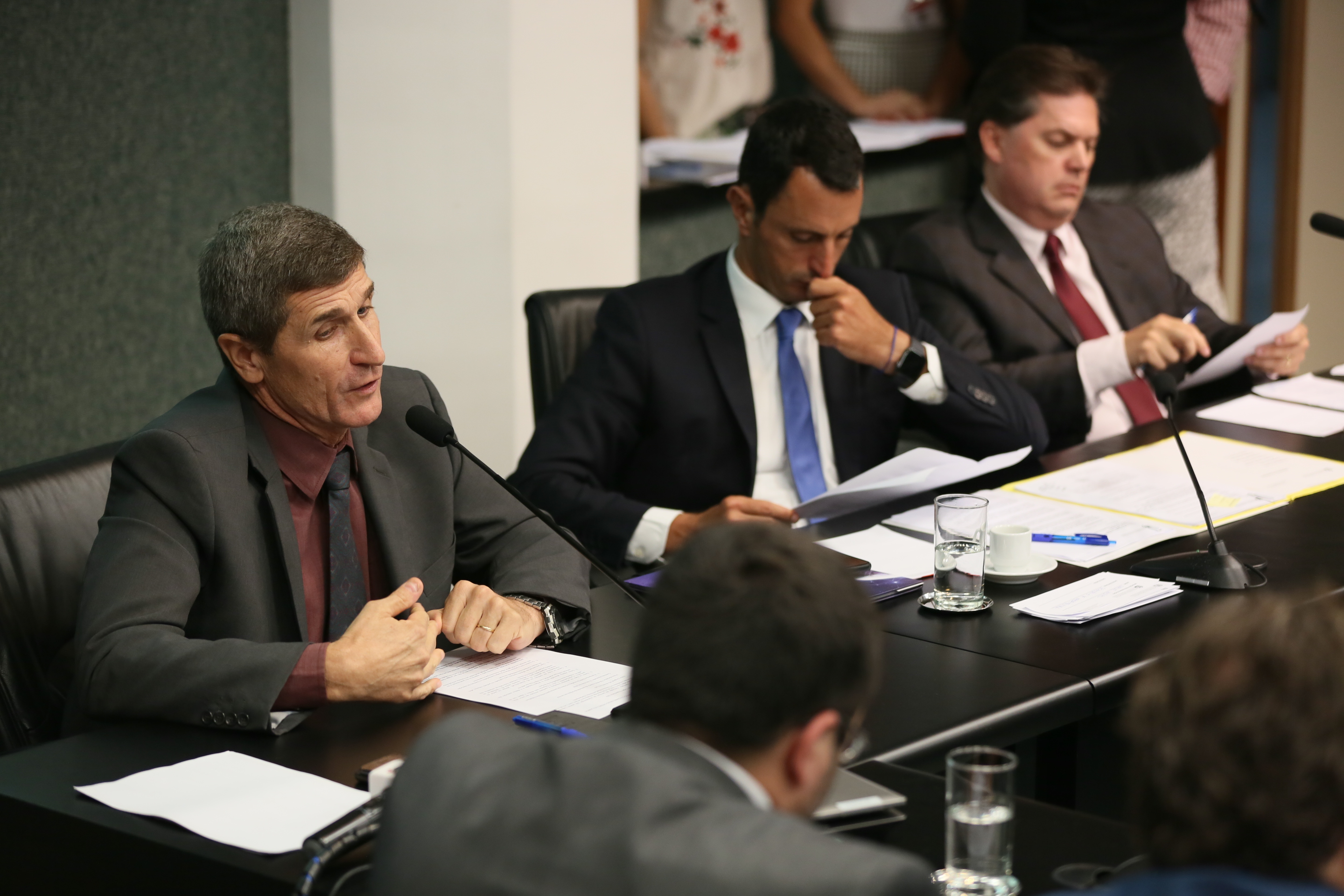 Deputados da Comissão de Transportes e Desenvolvimento Urbano recebem o Secretário de Estado da Infraestrutura Carlos Hassler para tratar da situação das pontes de acesso à ilha.