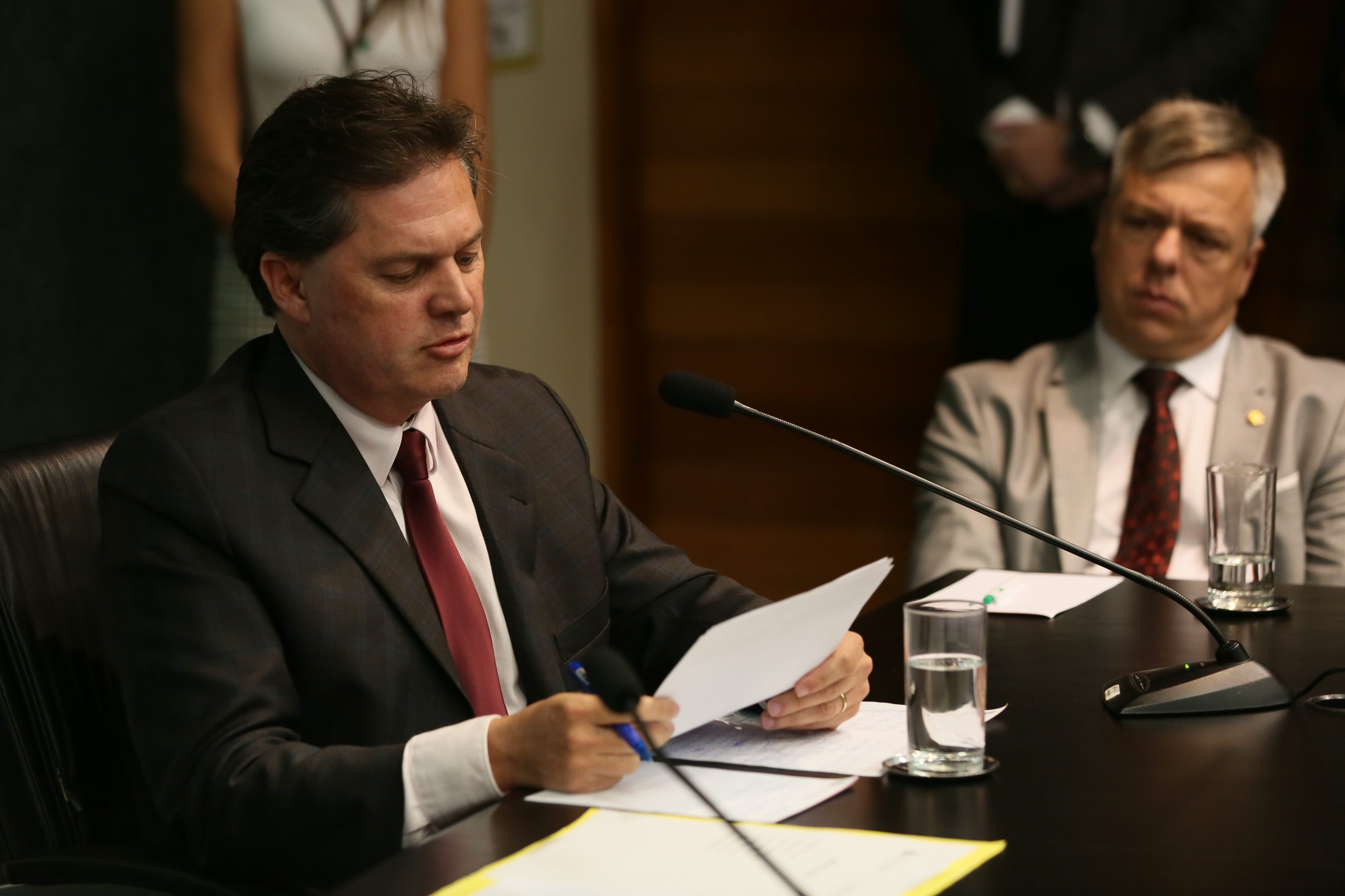 Deputados da Comissão de Transportes e Desenvolvimento Urbano recebem o Secretário de Estado da Infraestrutura Carlos Hassler para tratar da situação das pontes de acesso à ilha.