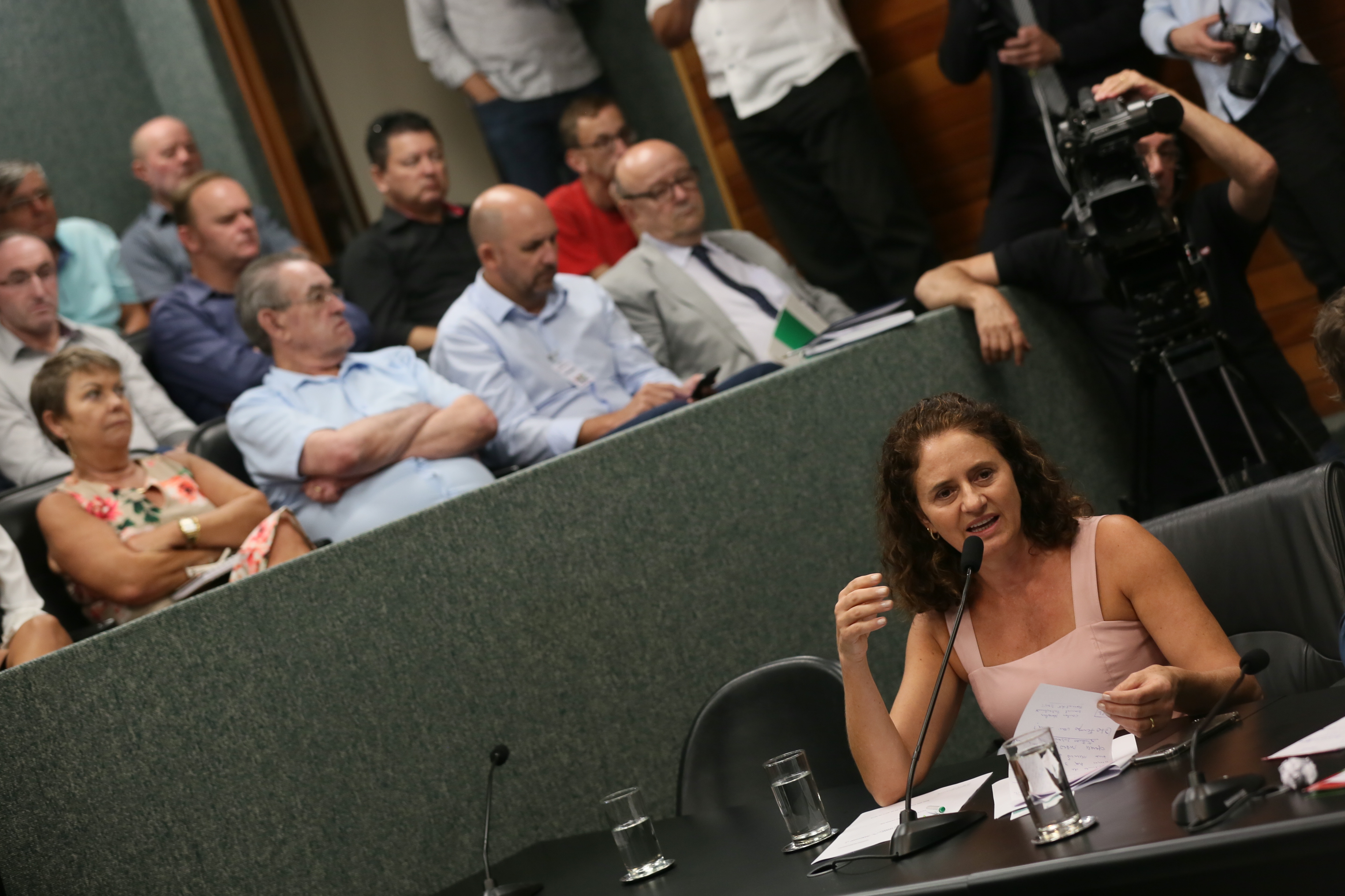 Deputados da Comissão de Transportes e Desenvolvimento Urbano recebem o Secretário de Estado da Infraestrutura Carlos Hassler para tratar da situação das pontes de acesso à ilha.