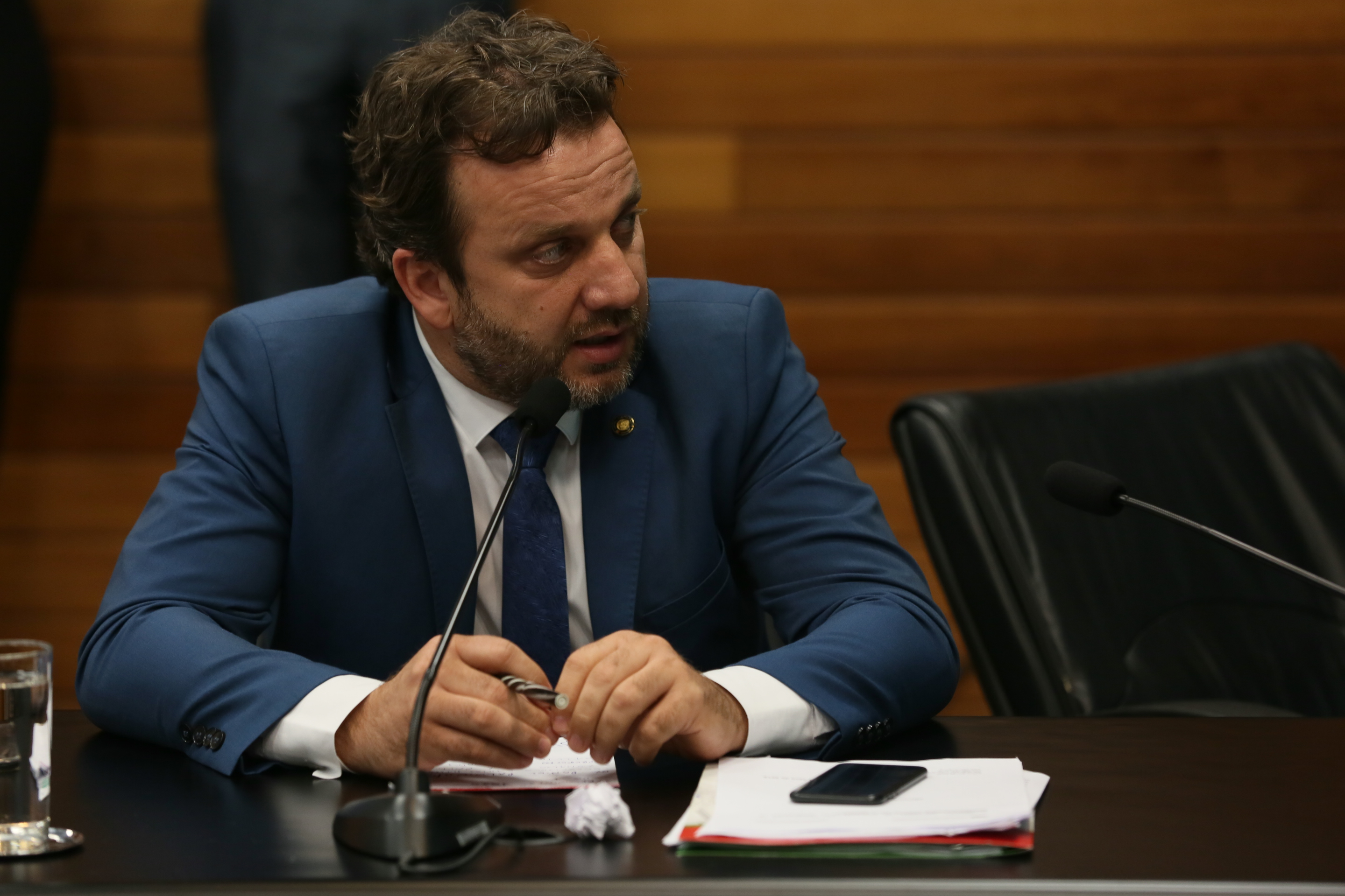Deputados da Comissão de Transportes e Desenvolvimento Urbano recebem o Secretário de Estado da Infraestrutura Carlos Hassler para tratar da situação das pontes de acesso à ilha.