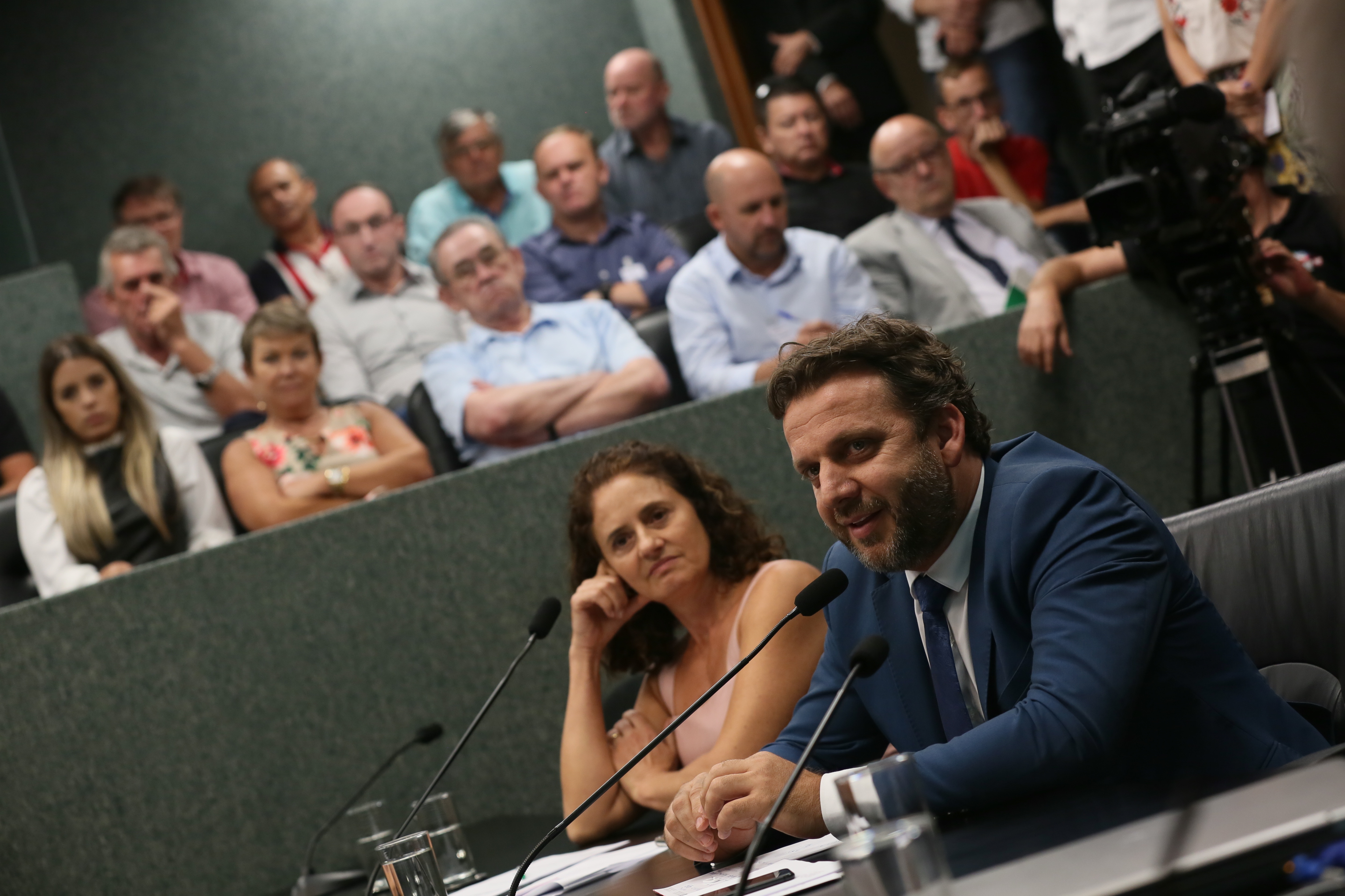 Deputados da Comissão de Transportes e Desenvolvimento Urbano recebem o Secretário de Estado da Infraestrutura Carlos Hassler para tratar da situação das pontes de acesso à ilha.