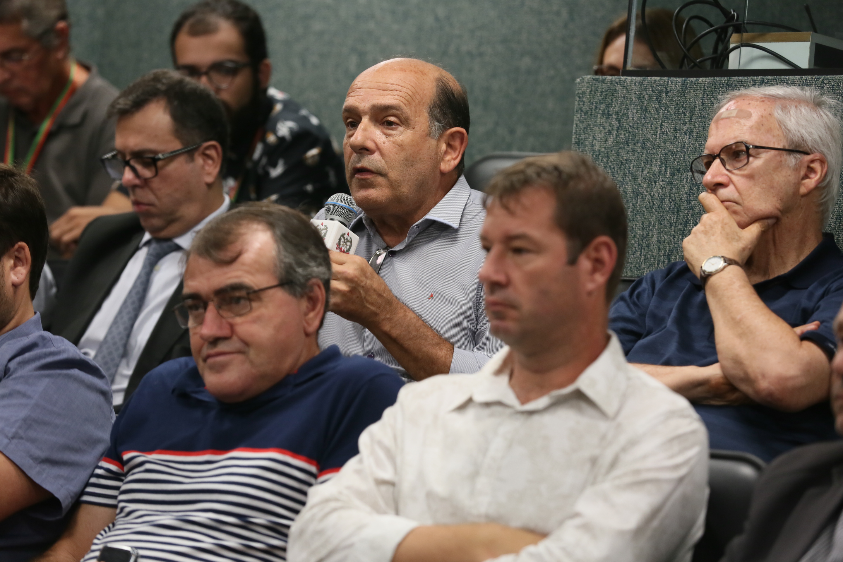 Deputados da Comissão de Transportes e Desenvolvimento Urbano recebem o Secretário de Estado da Infraestrutura Carlos Hassler para tratar da situação das pontes de acesso à ilha.