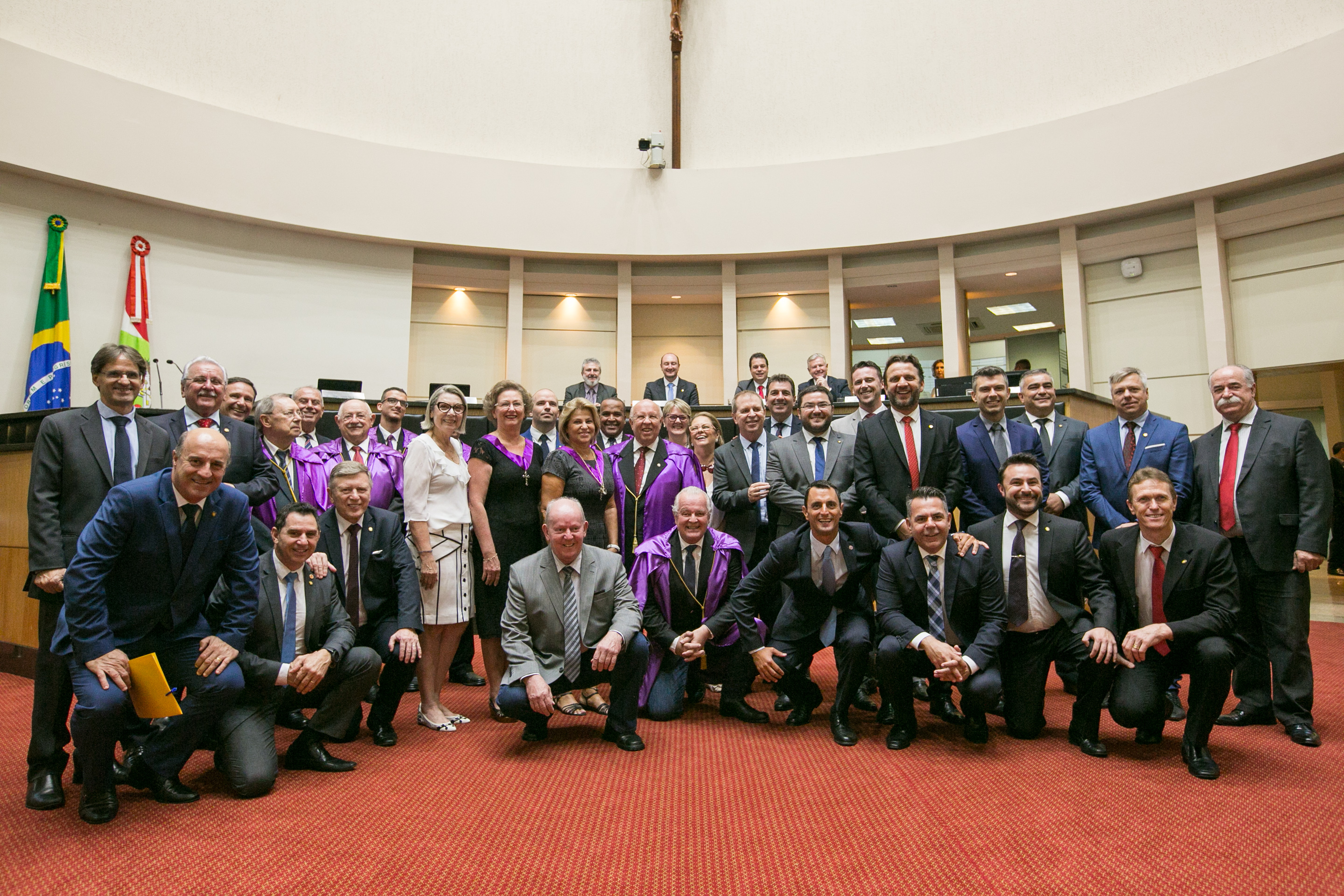 Representantes da Procissão do Senhor dos Passos com deputados estaduais