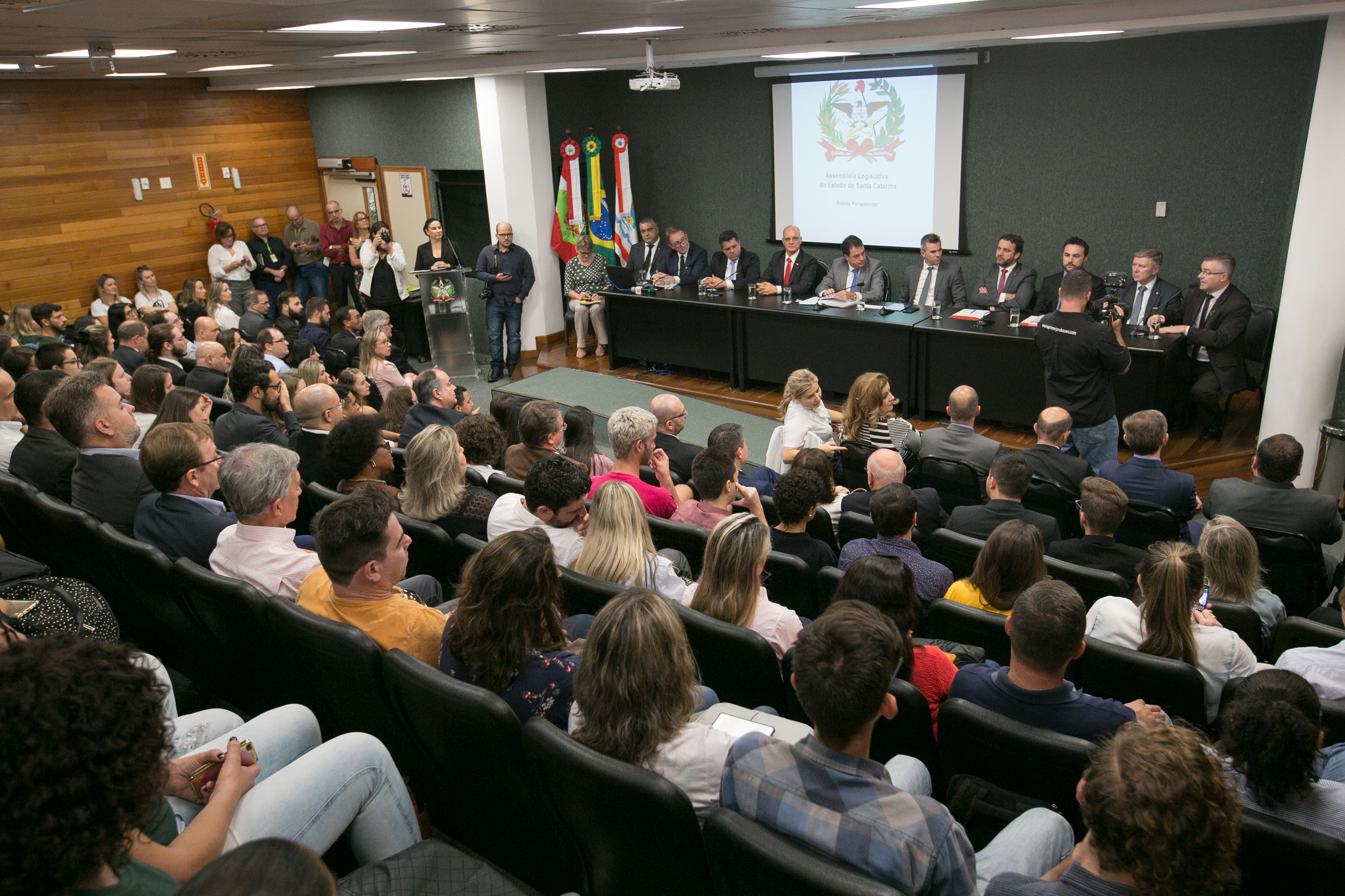Frente Parlamentar em Defesa das Instituições de Educação Superior Legalmente Habilitadas a Funcionar em SC