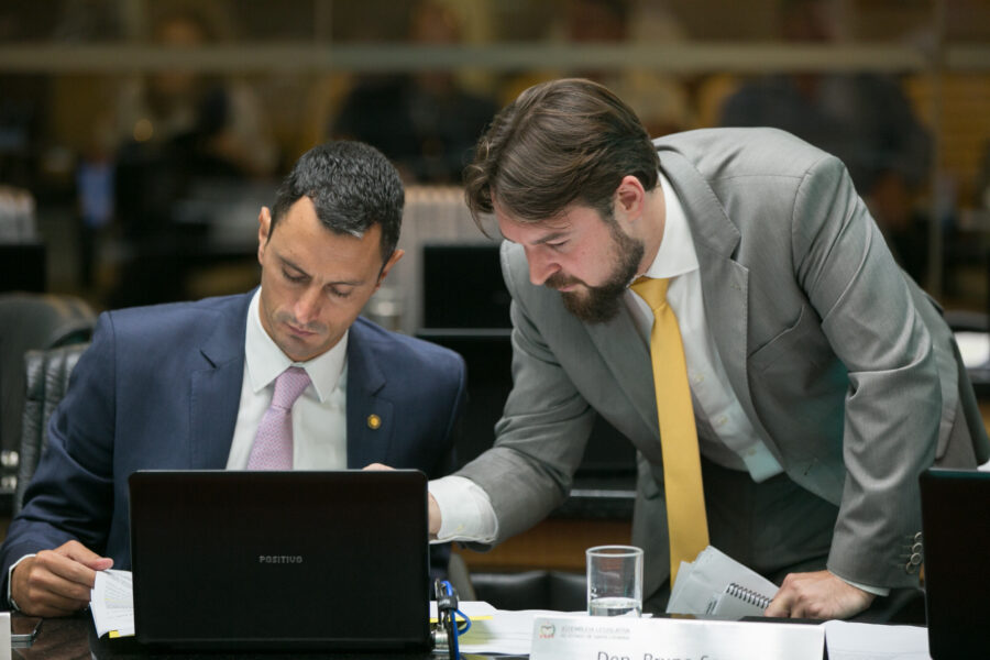 Ex-vereador e ex-vice-prefeito da Capital, o deputado João Amin diz que o contato direto com o eleitor ainda prevalece, mas a capilaridade das redes sociais oferece um alcance estadual fundamental
