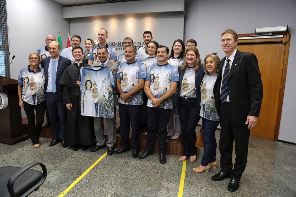 Presidente da ALESC, Júlio Garcia, recebe o grupo do Santuário Diocesano N. Sra. Mãe dos Homens de Araranguá