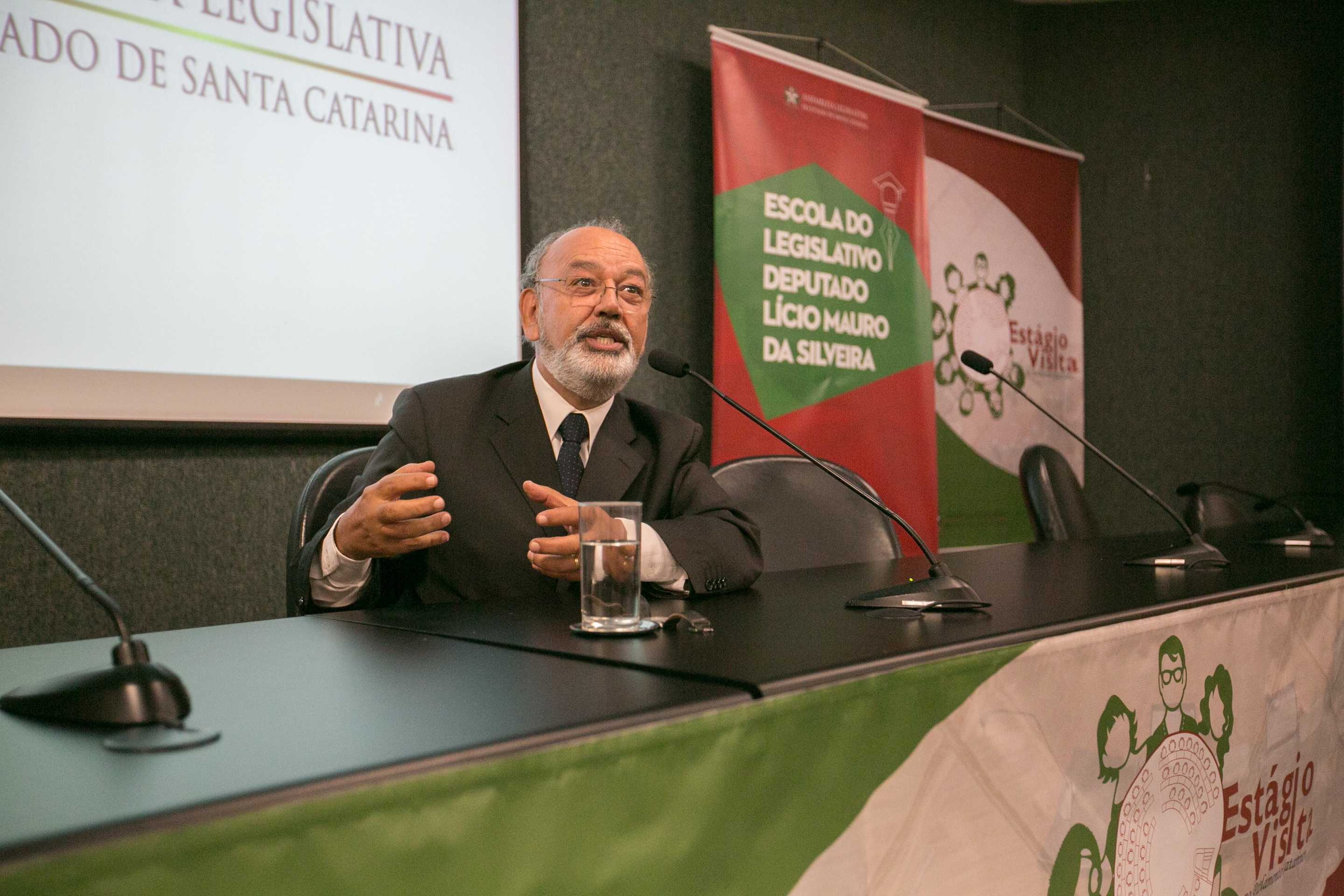 Abertura e palestra inaugural do Programa Estágio-Visita. Professor doutor Antonio José Barbosa