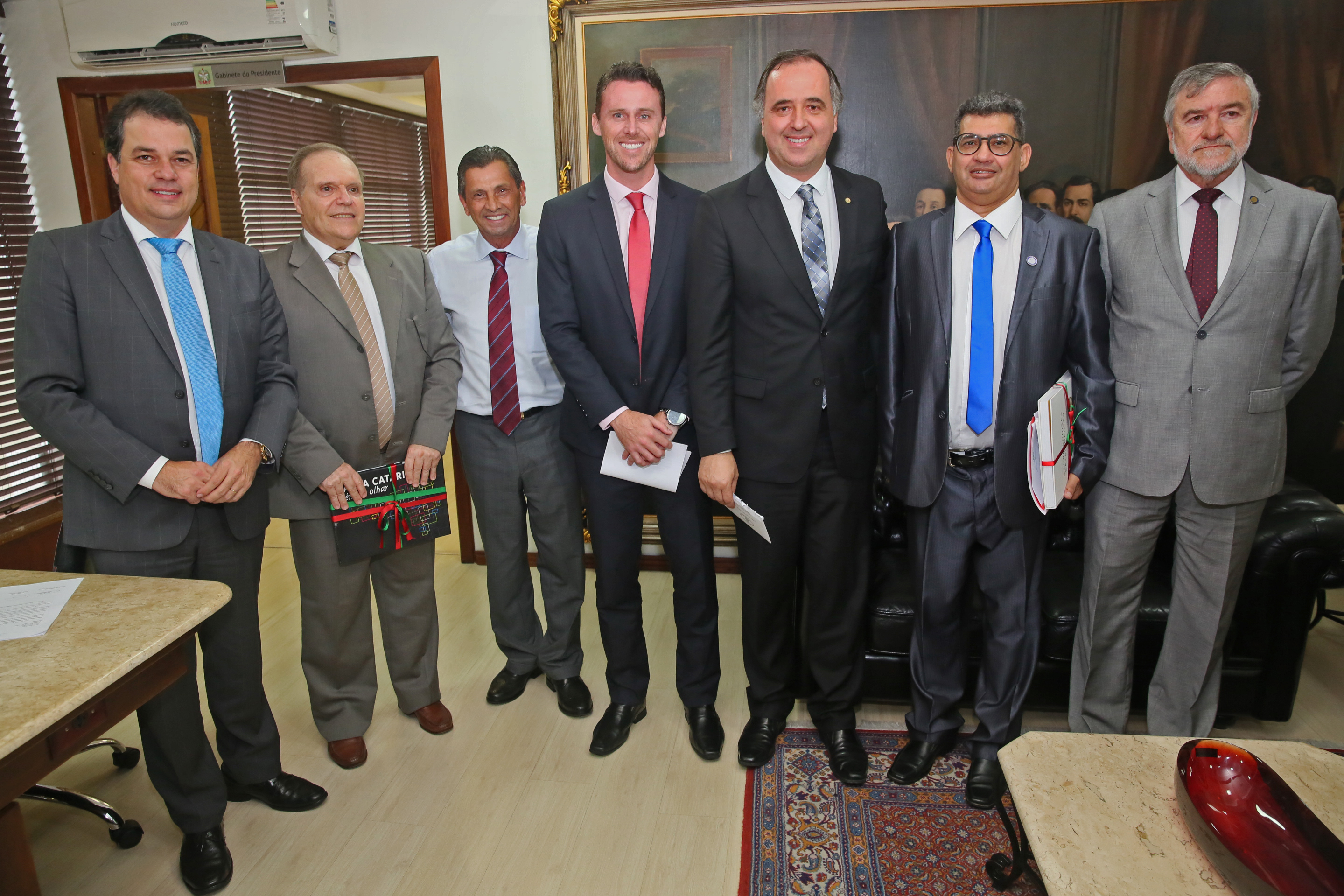 Presidente da Alesc Julio Garcia recebe o parlamentar uruguaio Gustavo Viera e o Cônsul Geral do Uruguai no Brasil Daniel Botta Luquin em visita oficial.