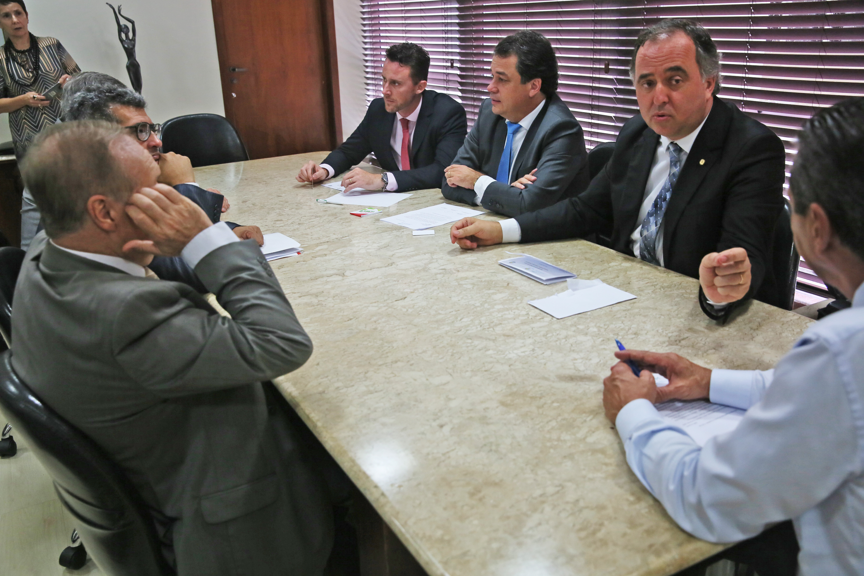 Presidente da Alesc Julio Garcia recebe o parlamentar uruguaio Gustavo Viera e o Cônsul Geral do Uruguai no Brasil Daniel Botta Luquin em visita oficial.