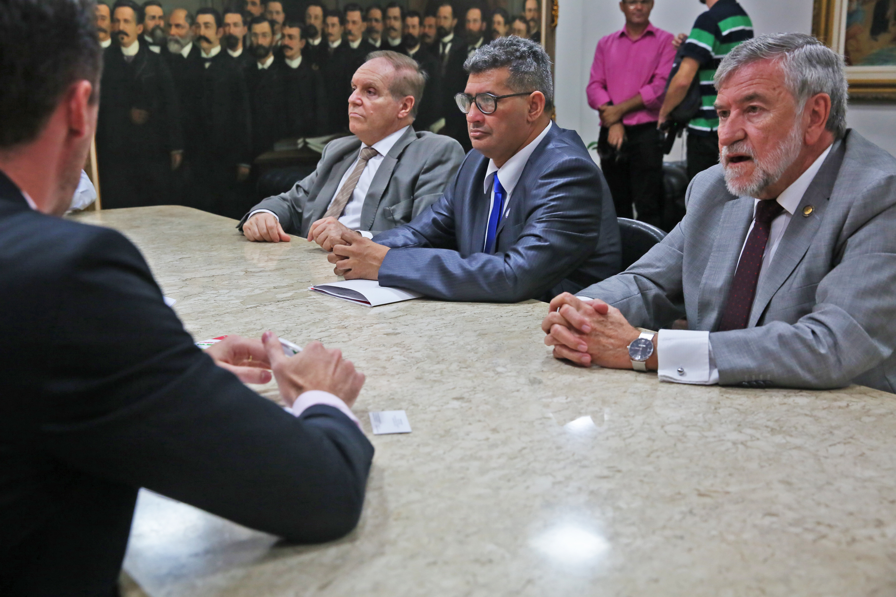 Presidente da Alesc Julio Garcia recebe o parlamentar uruguaio Gustavo Viera e o Cônsul Geral do Uruguai no Brasil Daniel Botta Luquin em visita oficial.