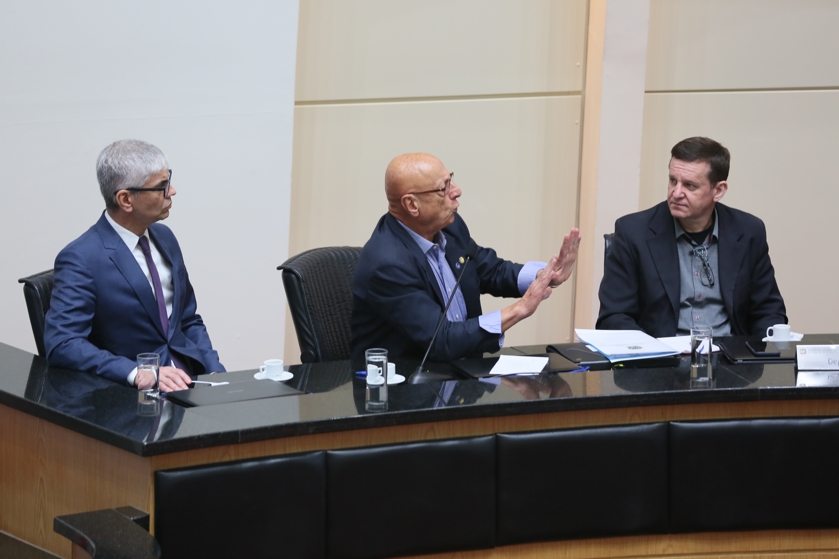 Comissão de Transportes promove audiência pública para discutir as obras do contorno viário da Grande Florianópolis.