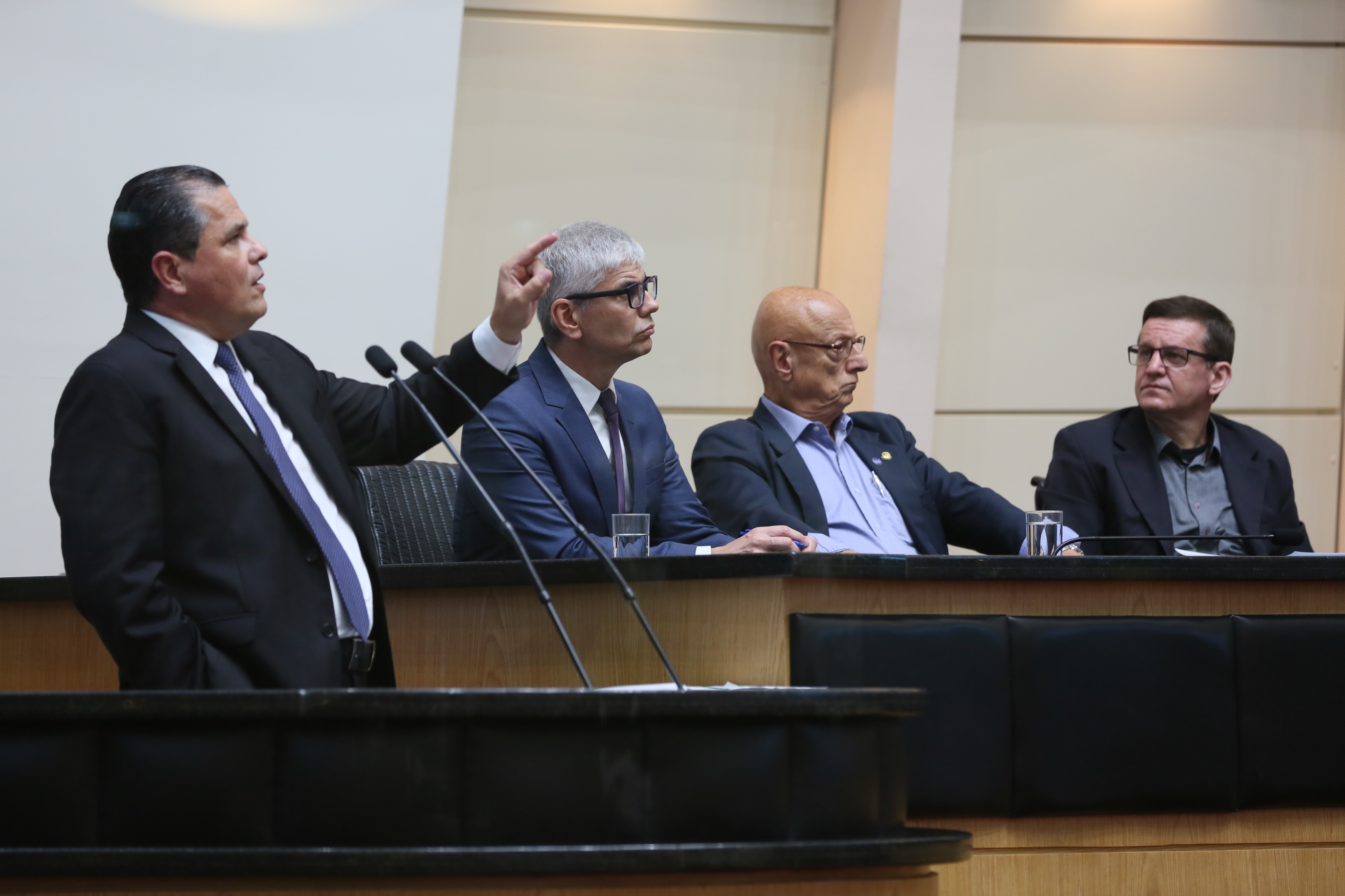Comissão de Transportes promove audiência pública para discutir as obras do contorno viário da Grande Florianópolis.