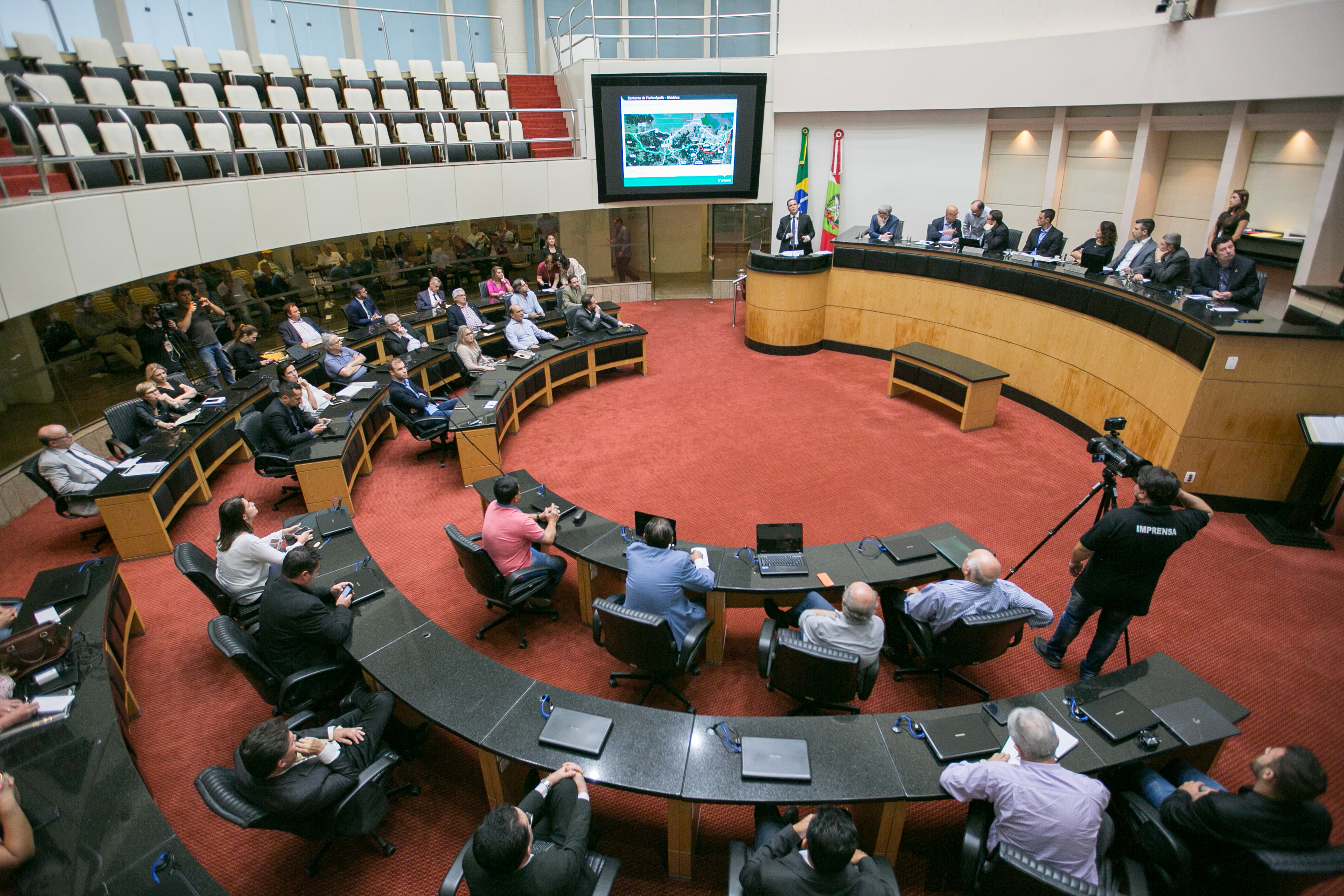 Comissão de Transportes promove audiência pública para discutir as obras do contorno viário da Grande Florianópolis.