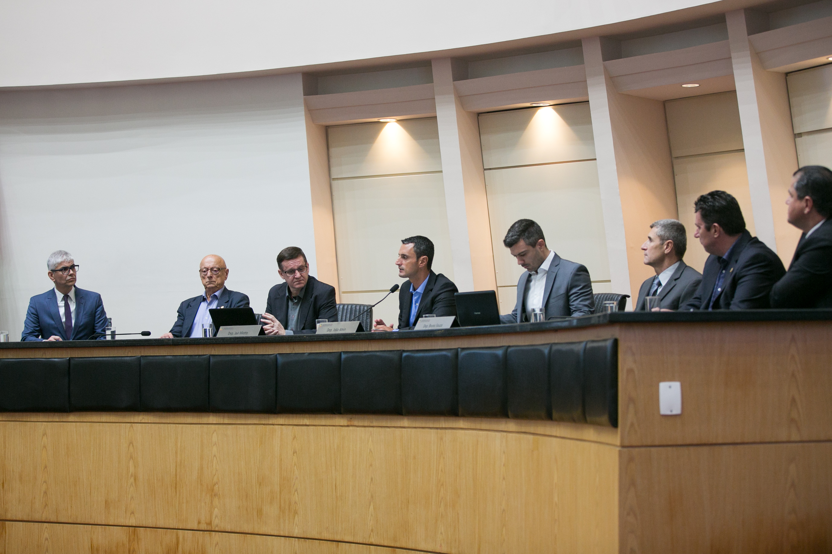 Comissão de Transportes promove audiência pública para discutir as obras do contorno viário da Grande Florianópolis.