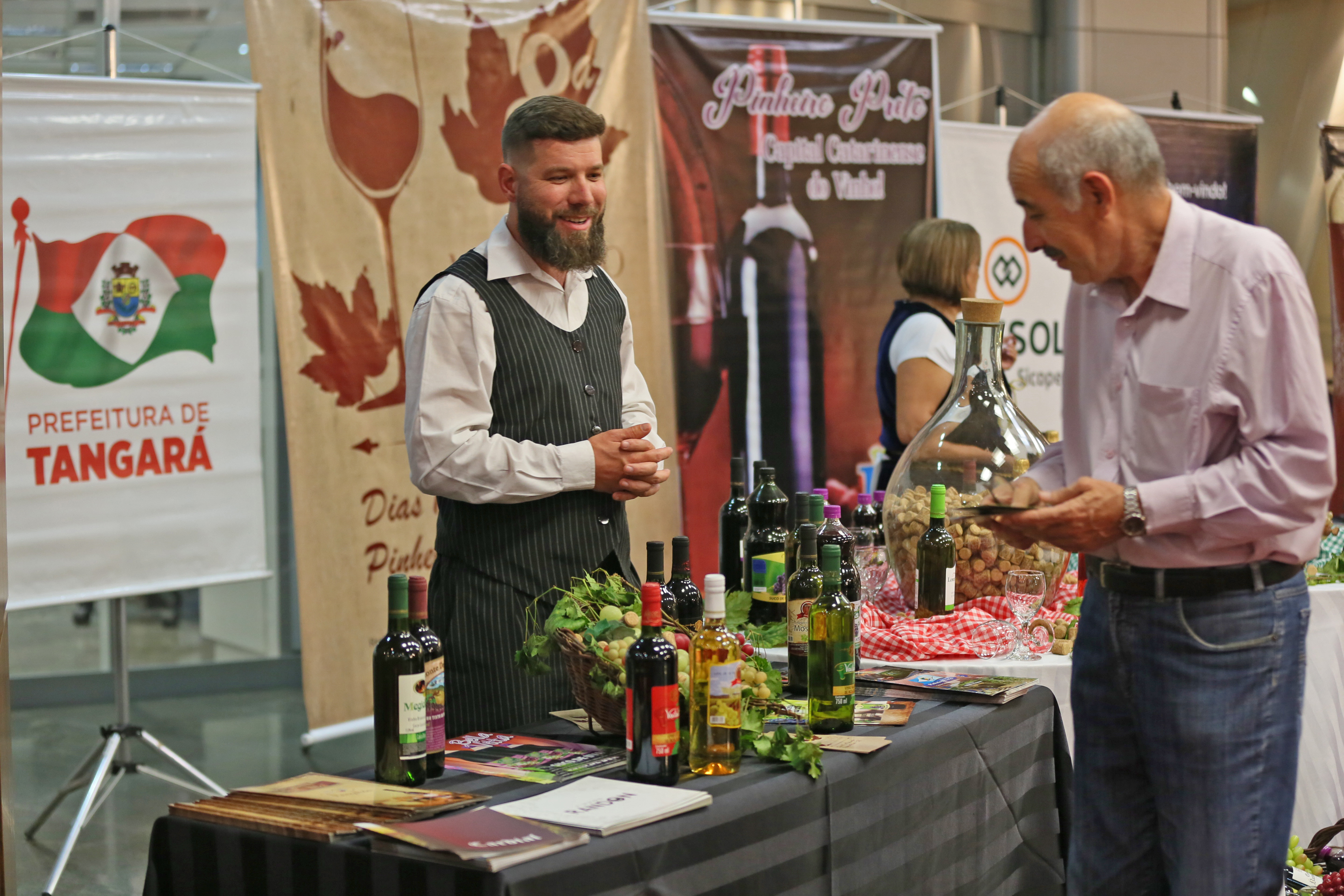 Oitava Mostra do Vinho Catarinense.